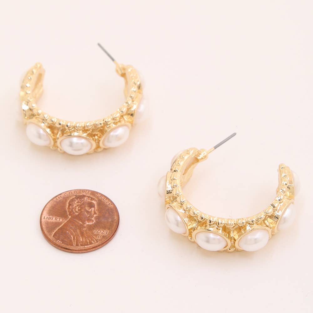 PEARL TEXTURED METAL C HOOP EARRING, ER 5893: GD
