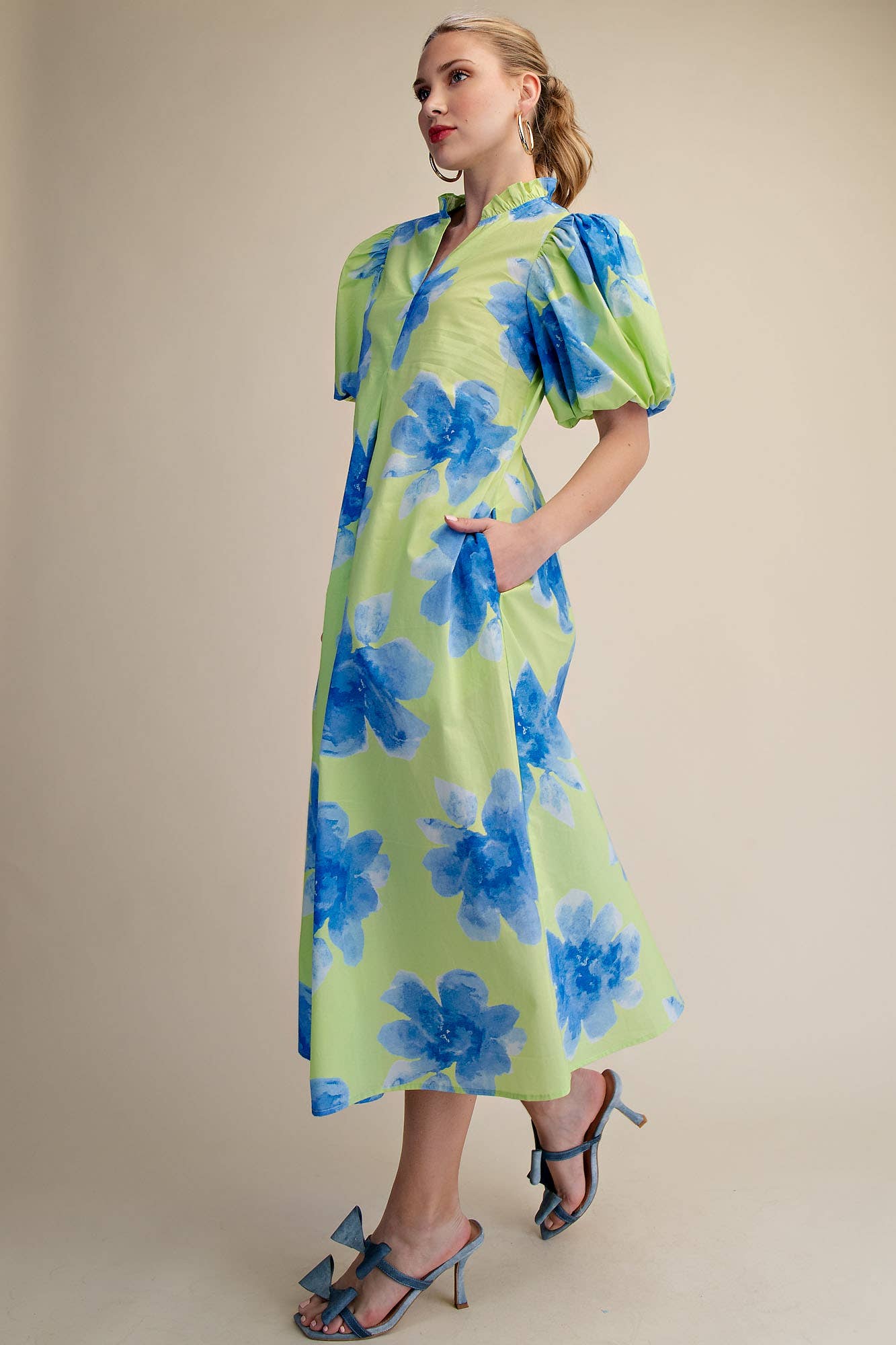 Ruffle V-Neck Puff Sleeve Waist Pleated Midi Dress: Sky / M