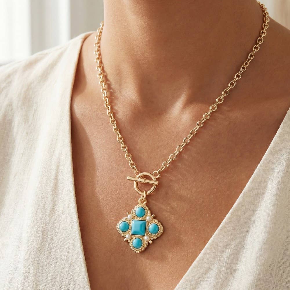 Studded Clover Pendant Toggle Chain Necklace: TQ