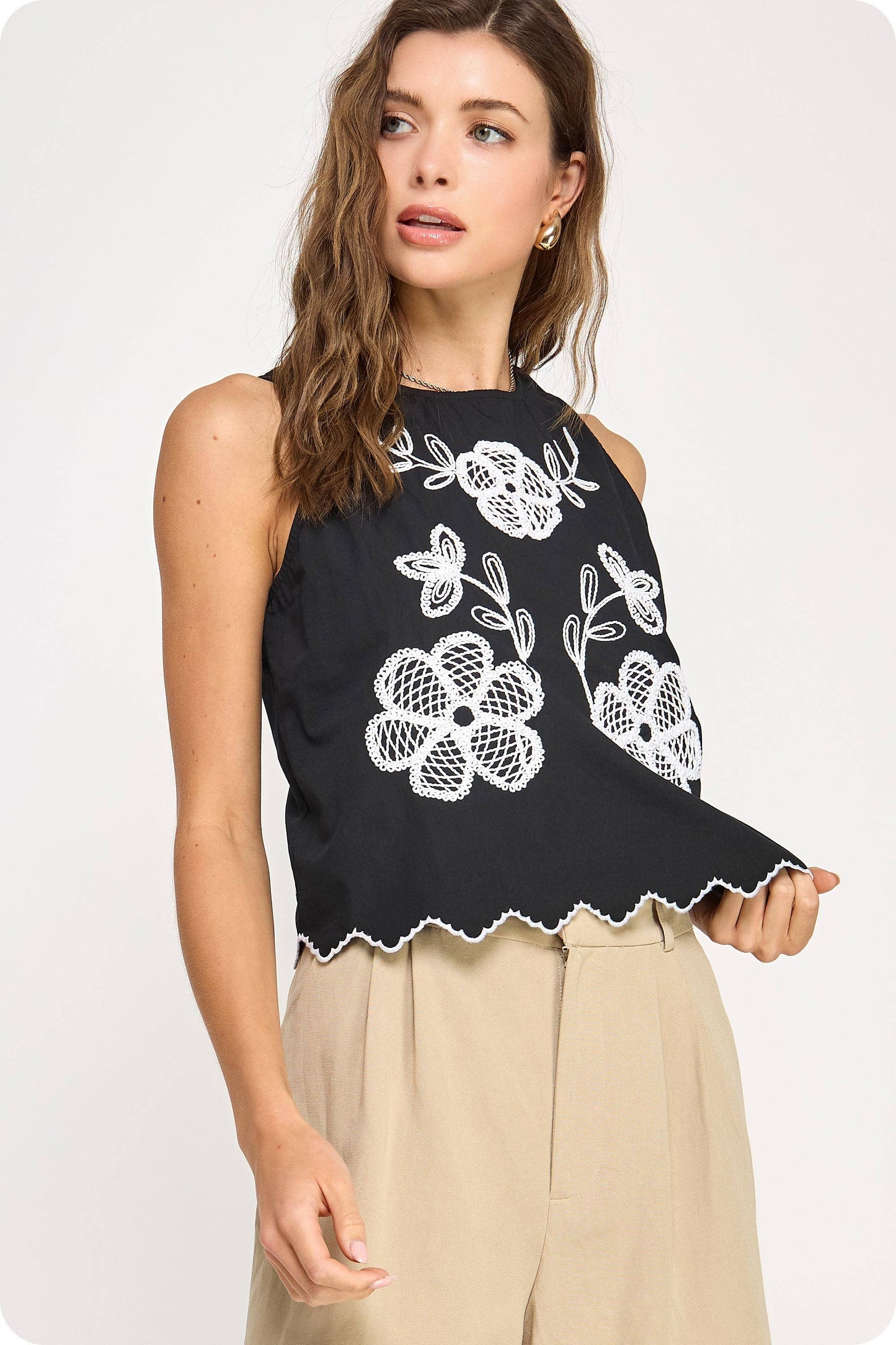 Floral Embroidery Sleeveless Top: Off White / L