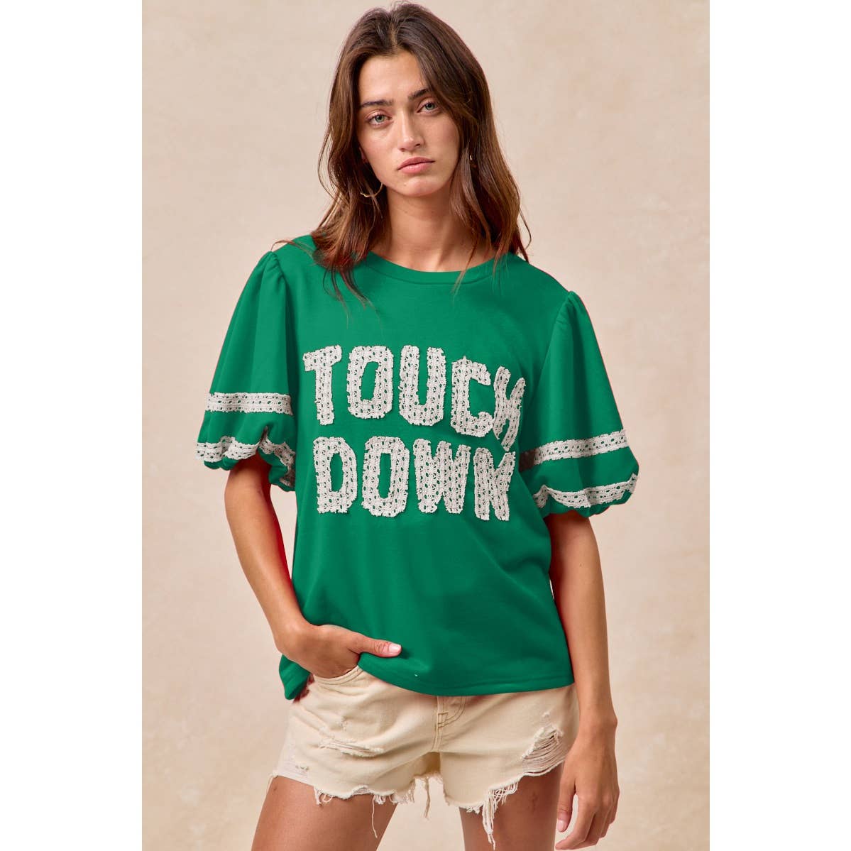 GAMEDAY THEME SLEEVE TOP WITH TOUCH DOWN PATCHWORK: RED / S