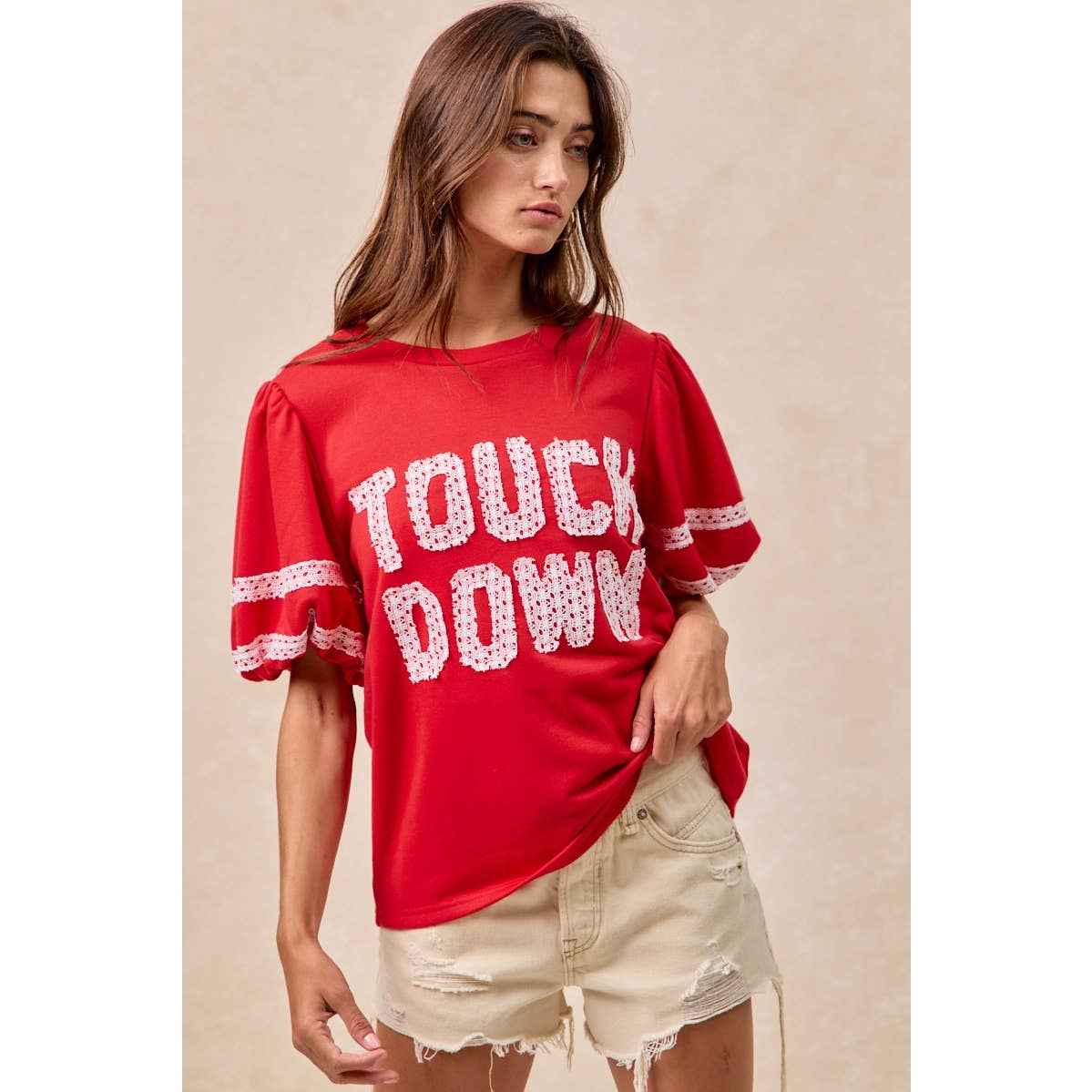GAMEDAY THEME SLEEVE TOP WITH TOUCH DOWN PATCHWORK: RED / L