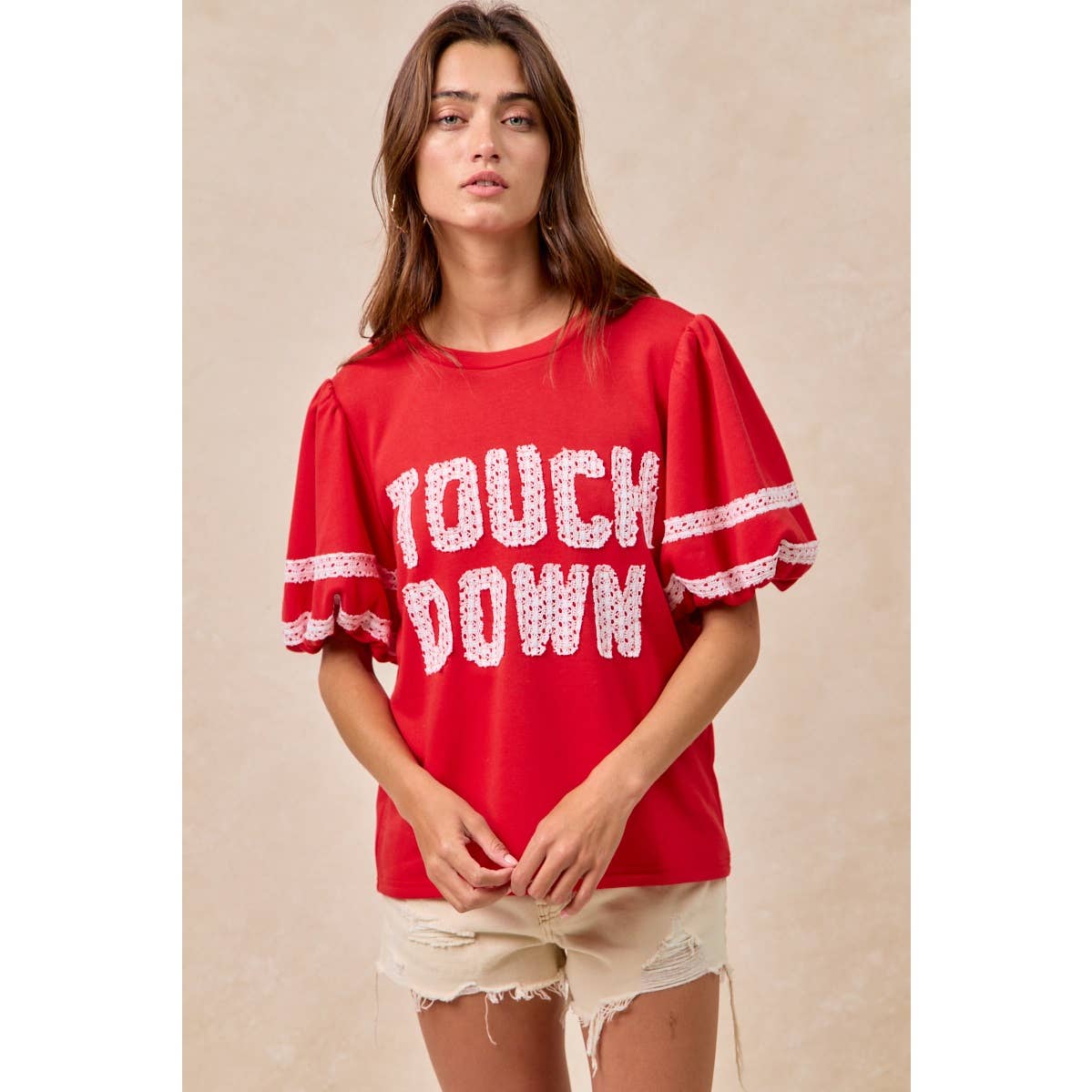 GAMEDAY THEME SLEEVE TOP WITH TOUCH DOWN PATCHWORK: RED / S