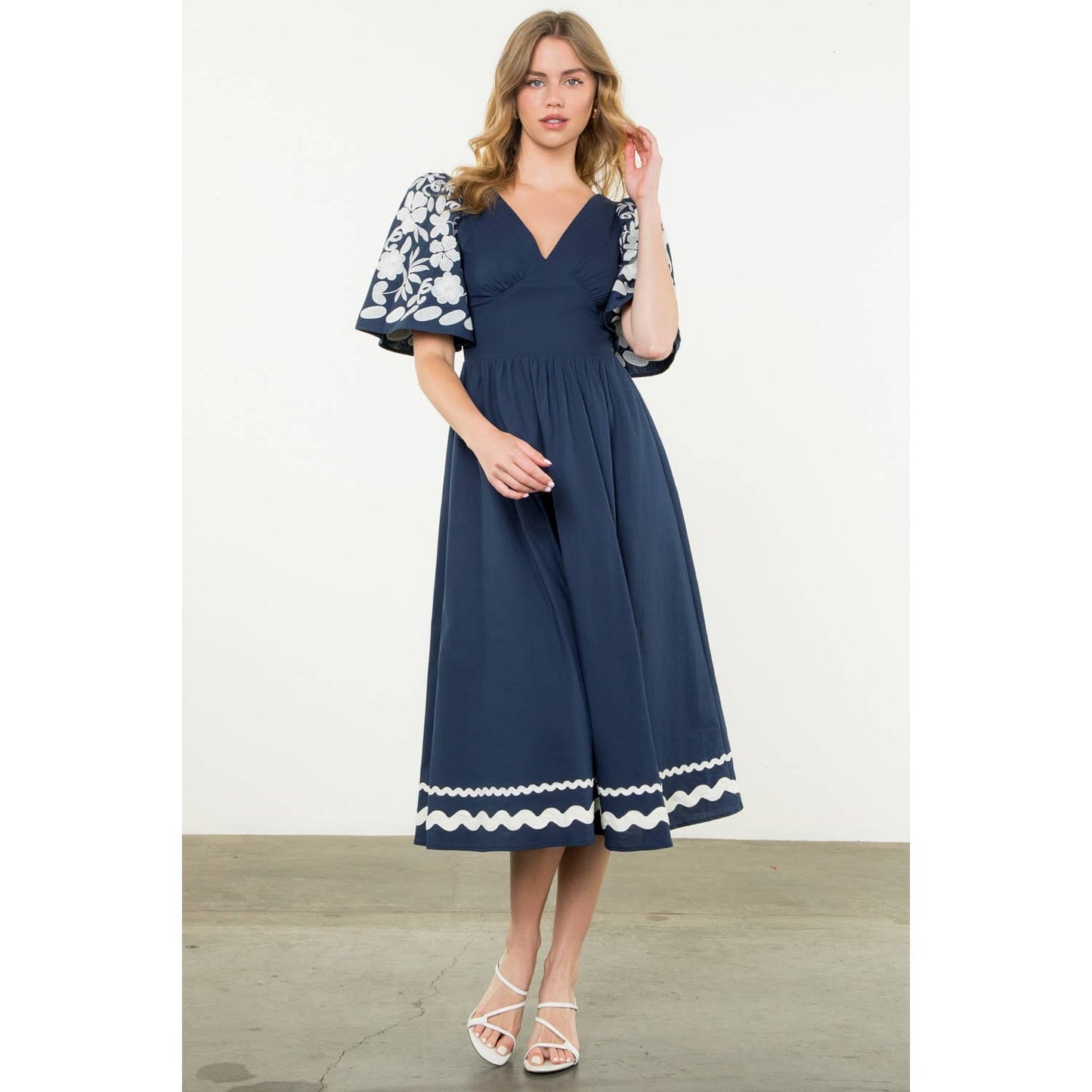 Embroidered Detail Midi Dress: WHITE / XS-S-M-L(1-2-2-1)