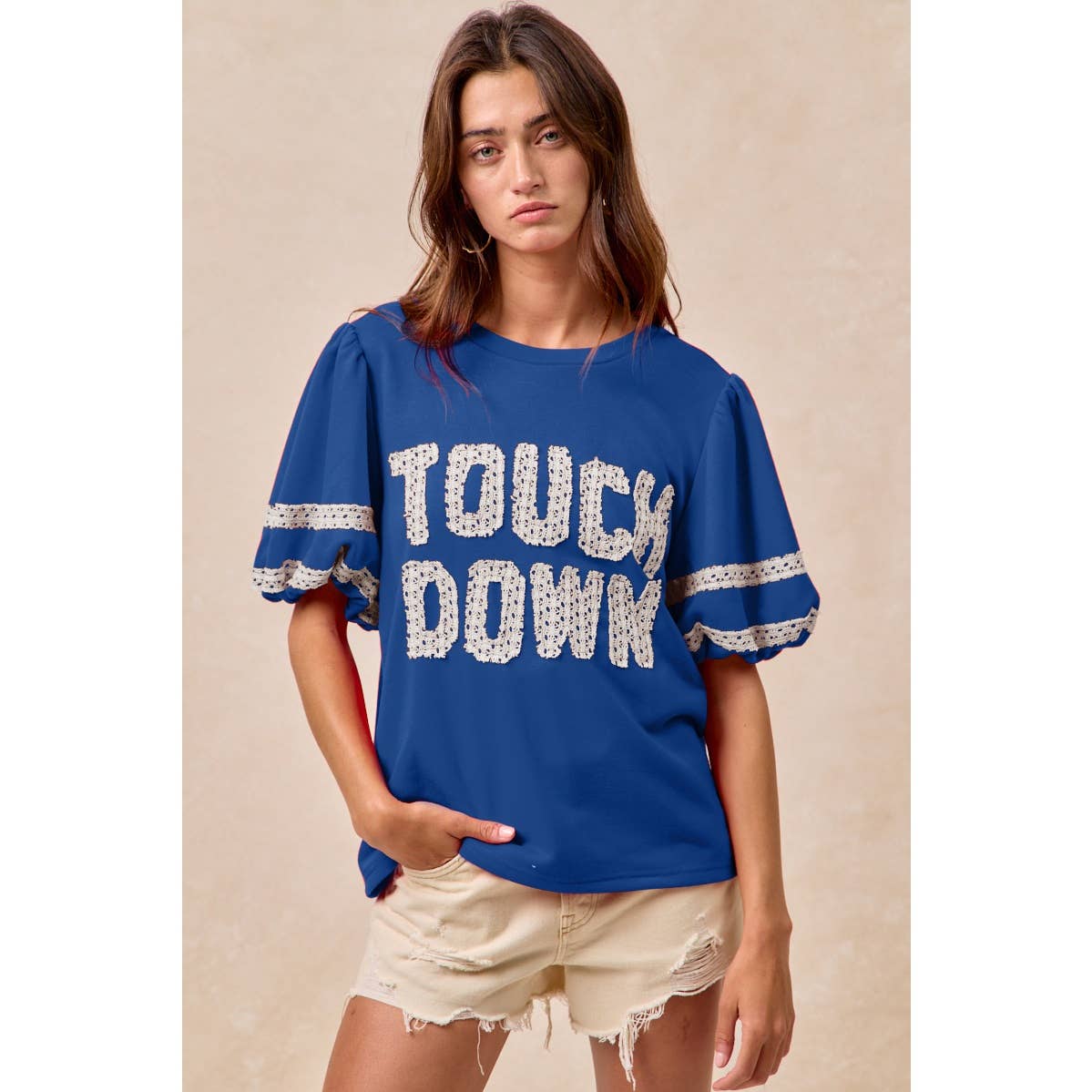 GAMEDAY THEME SLEEVE TOP WITH TOUCH DOWN PATCHWORK: RED / L