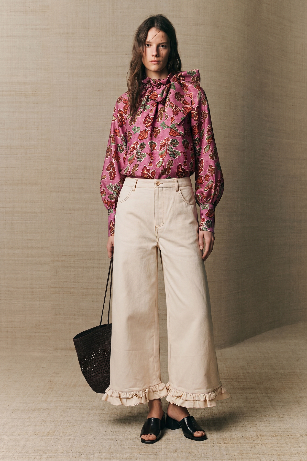 Ruffle Tie Neck Long Sleeve Print Blouse: Olive / S