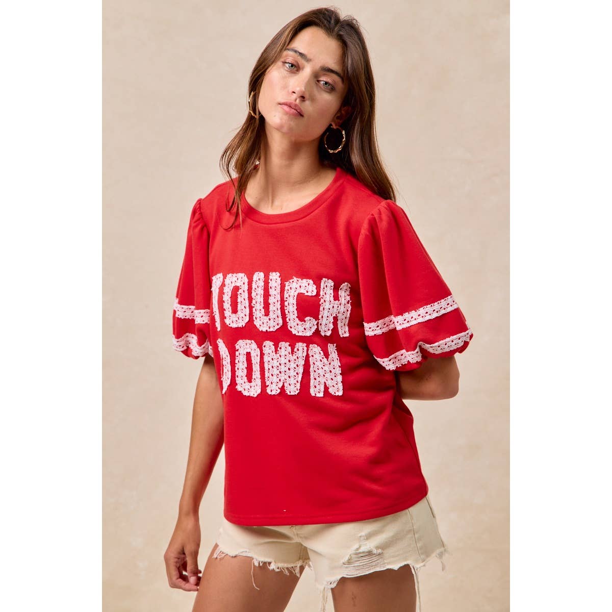 GAMEDAY THEME SLEEVE TOP WITH TOUCH DOWN PATCHWORK: RED / S