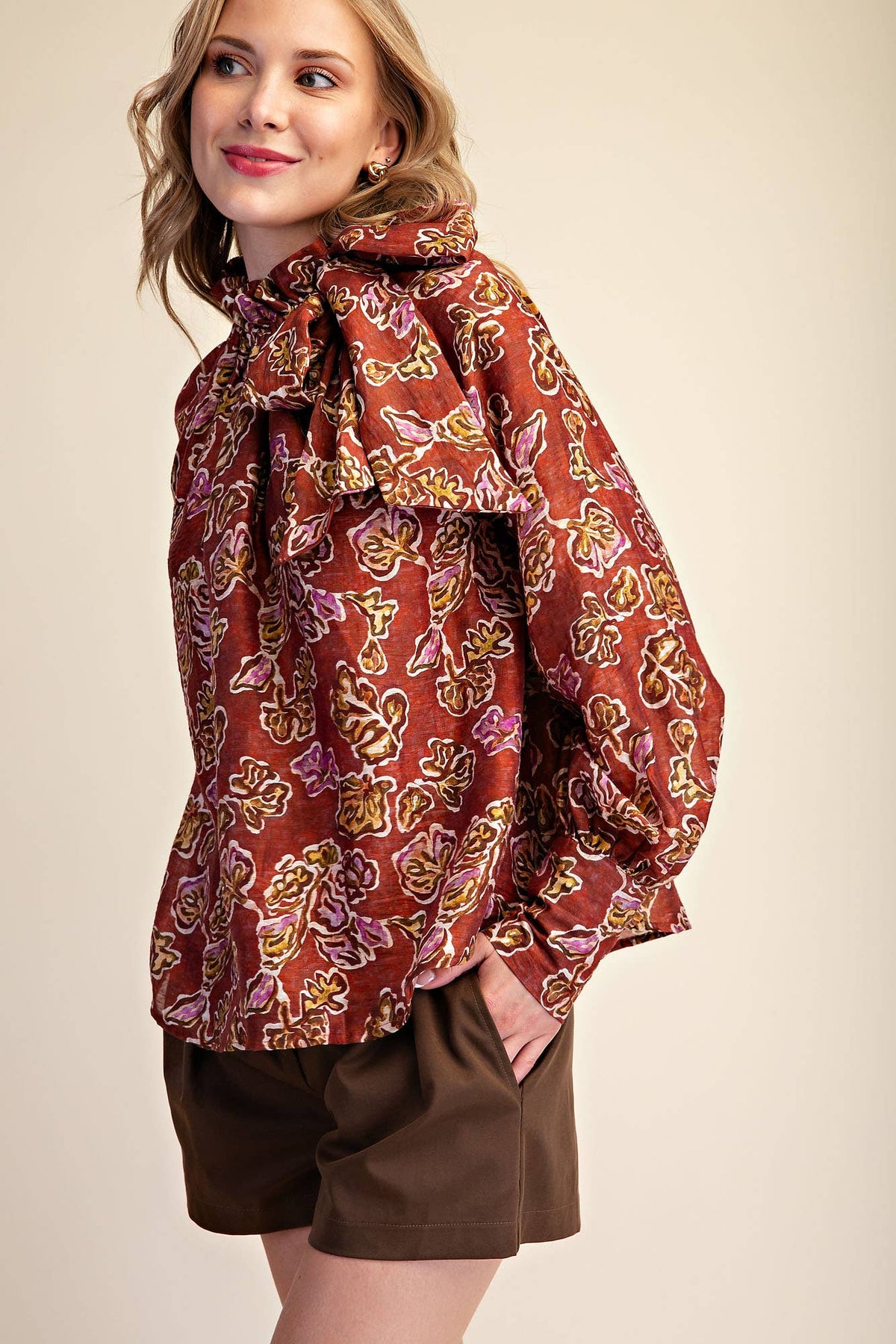 Ruffle Tie Neck Long Sleeve Print Blouse: Olive / M