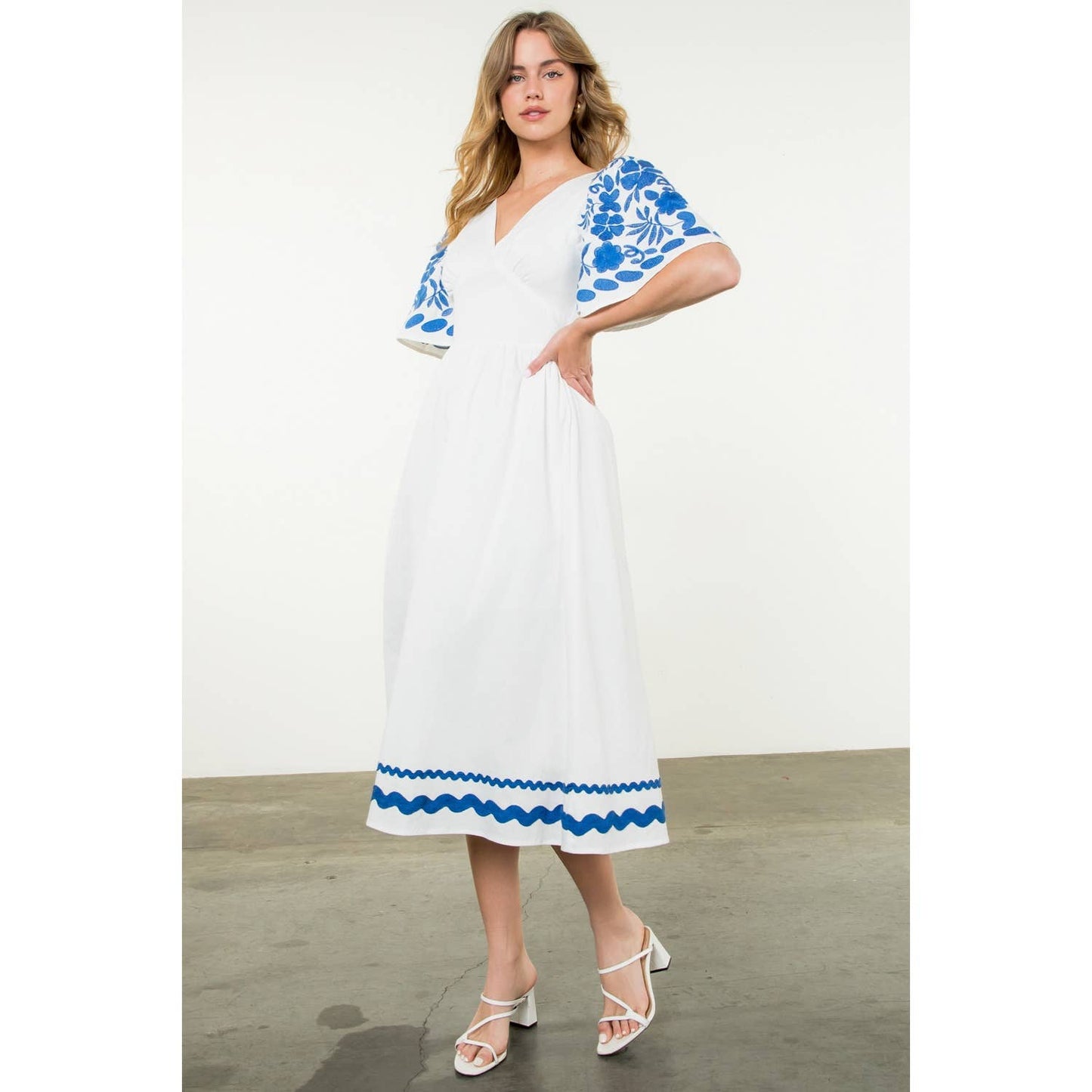 Embroidered Detail Midi Dress: WHITE / XS-S-M-L(1-2-2-1)
