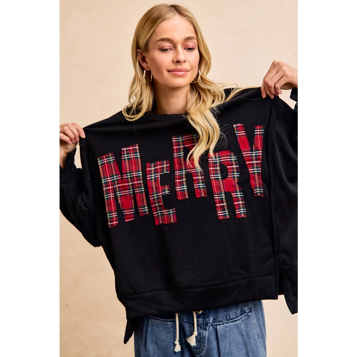 CHRISTMAS PLAID MERRY LETTERING FLEECE SWEATSHIRT: WHITE/RED PLAID / S