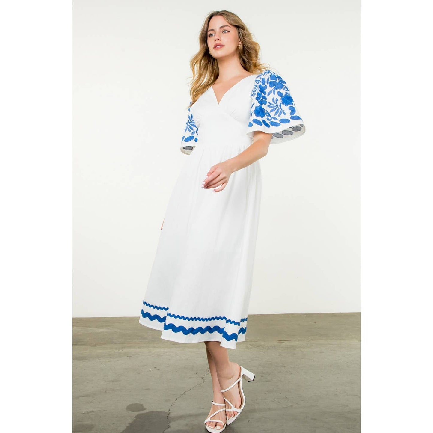 Embroidered Detail Midi Dress: WHITE / XS-S-M-L(1-2-2-1)