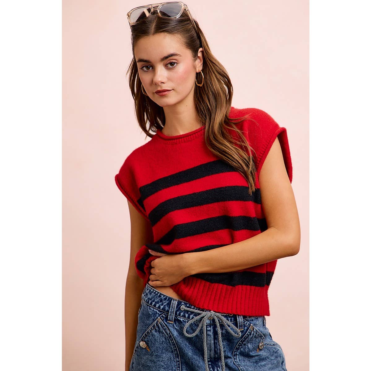 GAMEDAY THEME STRIPED SLEEVELESS KNIT TOP: RED/BLACK / M
