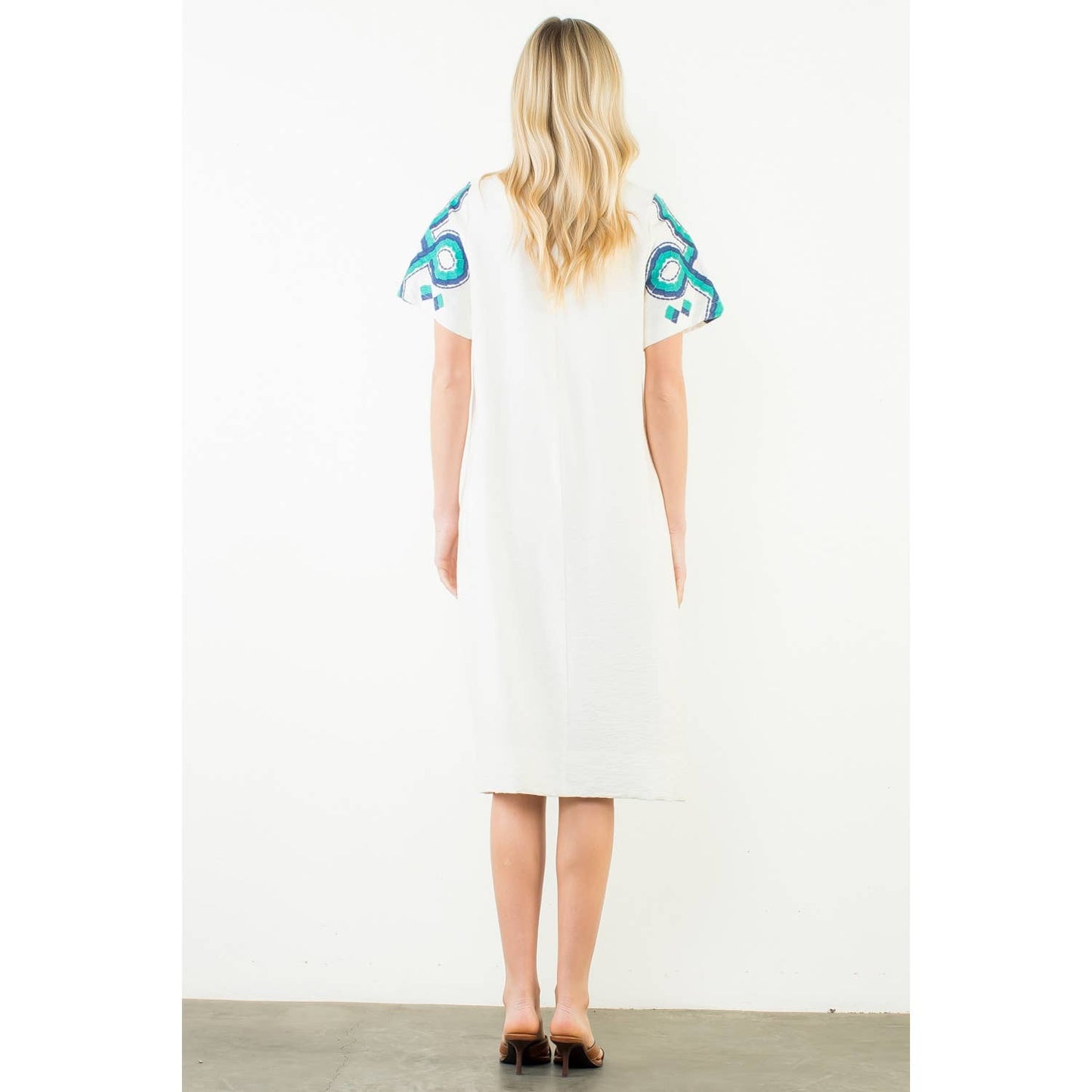 Short Sleeve Embroidered Dress: CREAM / XS-S-M-L(1-2-2-1)