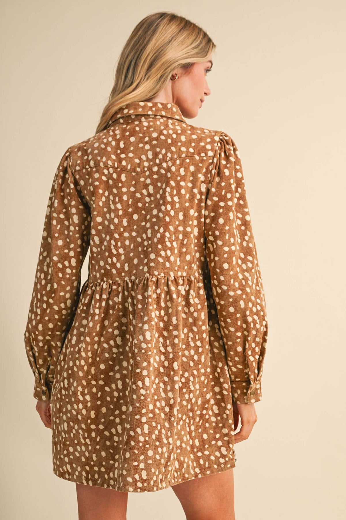 DENIM FAWN PRINT BUTTON DOWN MINI DRESS MDR5369: TAUPE ANIMAL / M