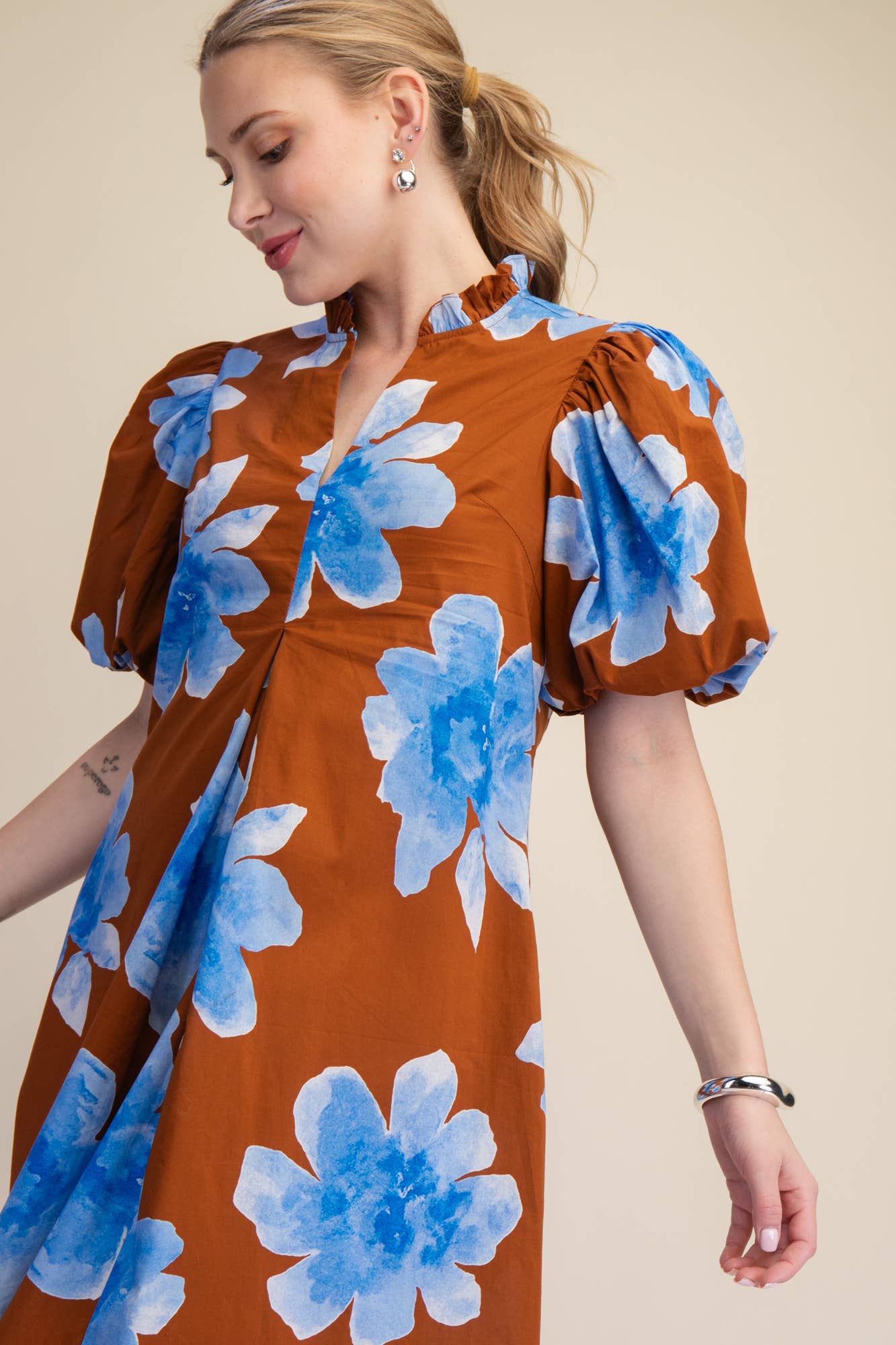 Ruffle V-Neck Puff Sleeve Waist Pleated Midi Dress: Sky / S