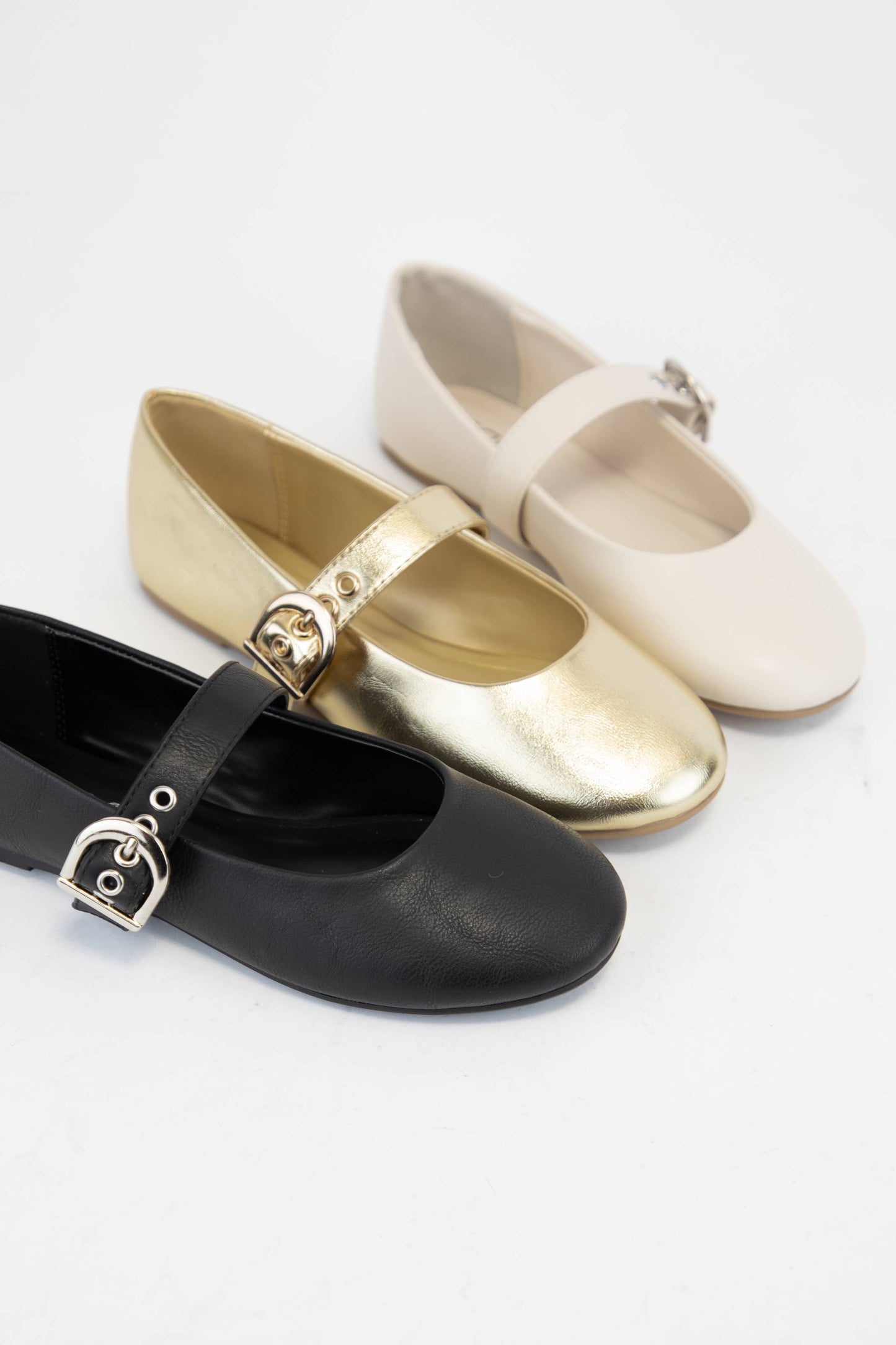 SEESAW ROUND TOE BUKKLED STRAP MARY JANE FLAT : GOLD / 8