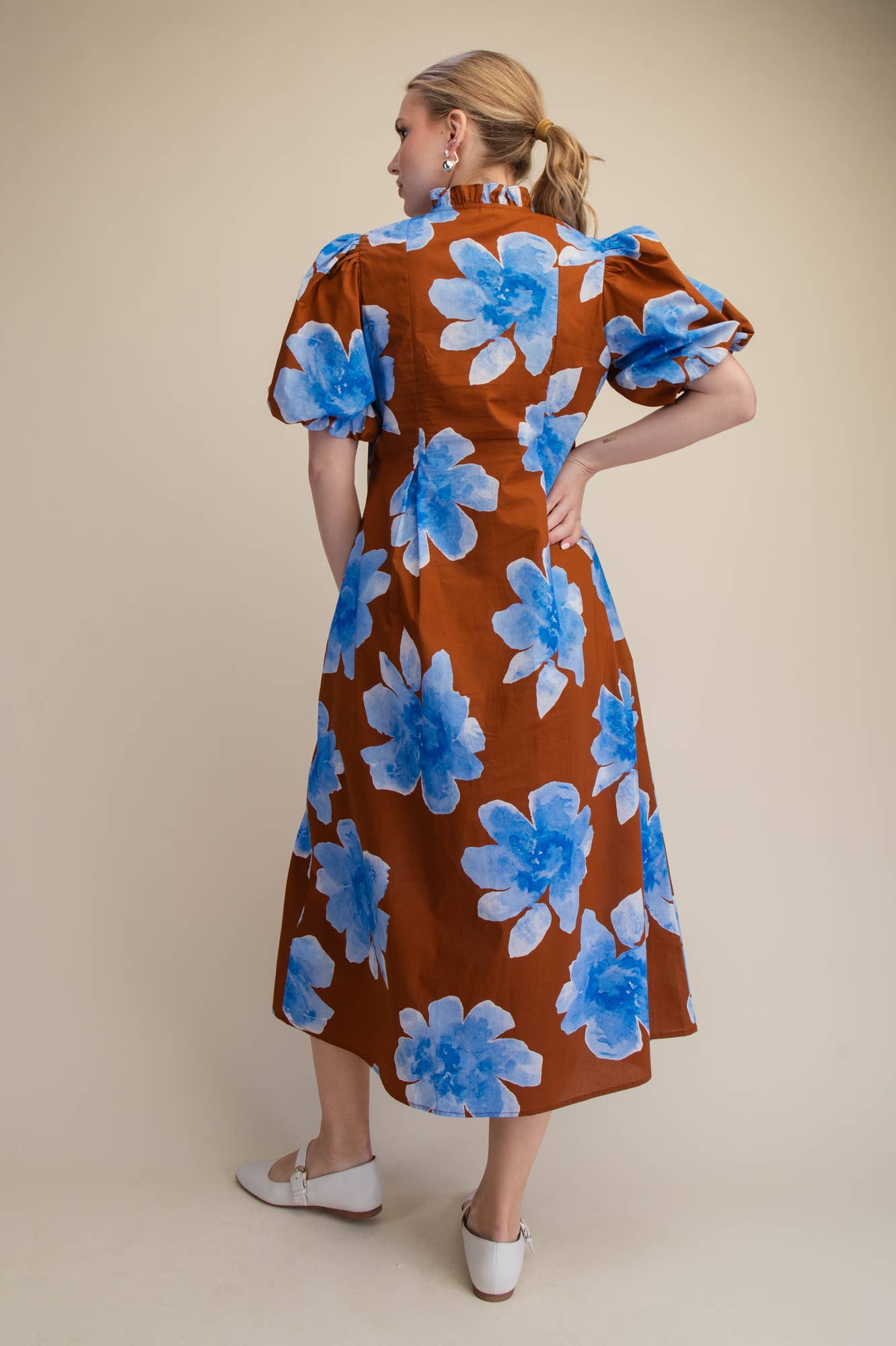 Ruffle V-Neck Puff Sleeve Waist Pleated Midi Dress: Sky / S