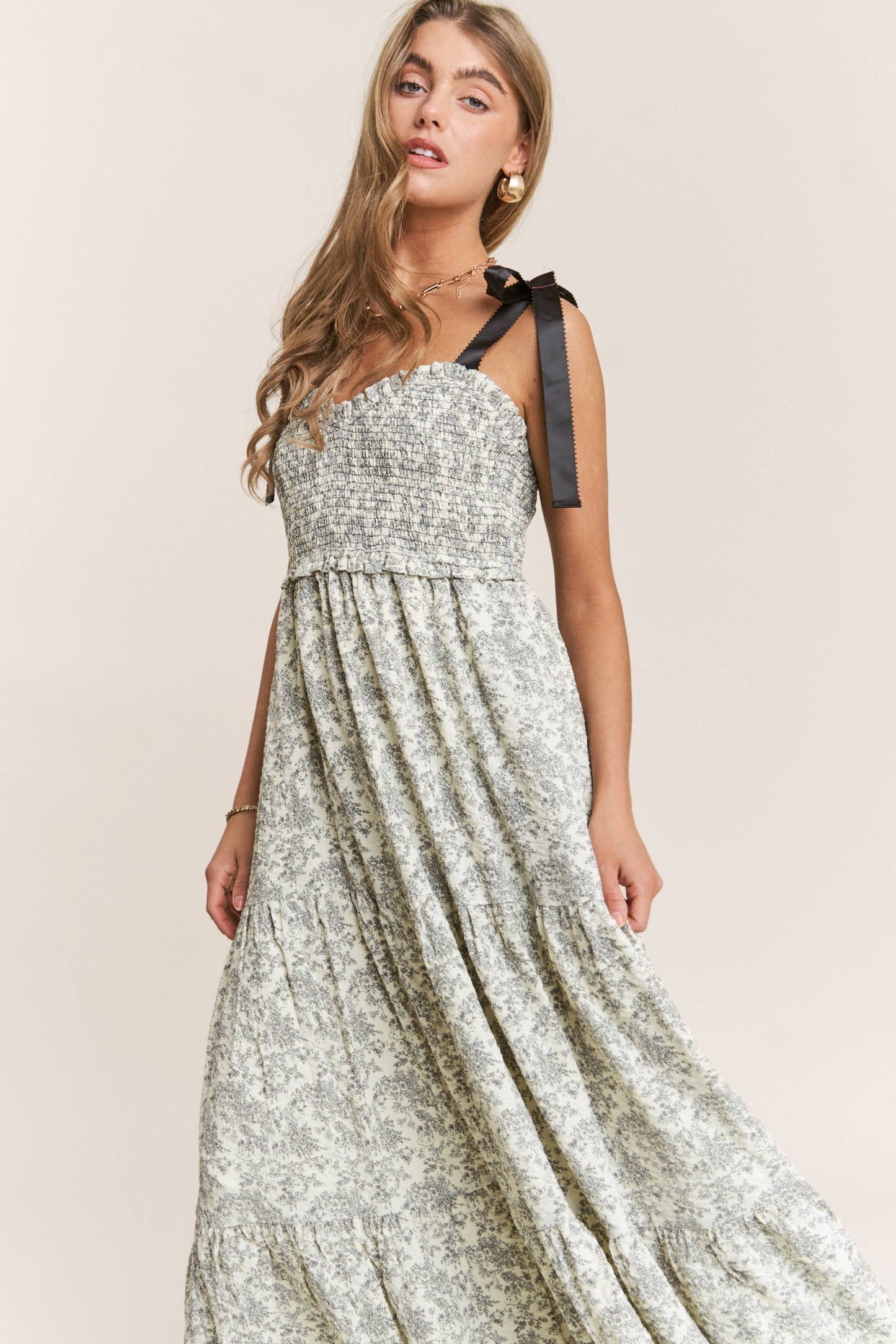 Empire Neck Line Floral Tiered Maxi Dress: Floral Blue / M