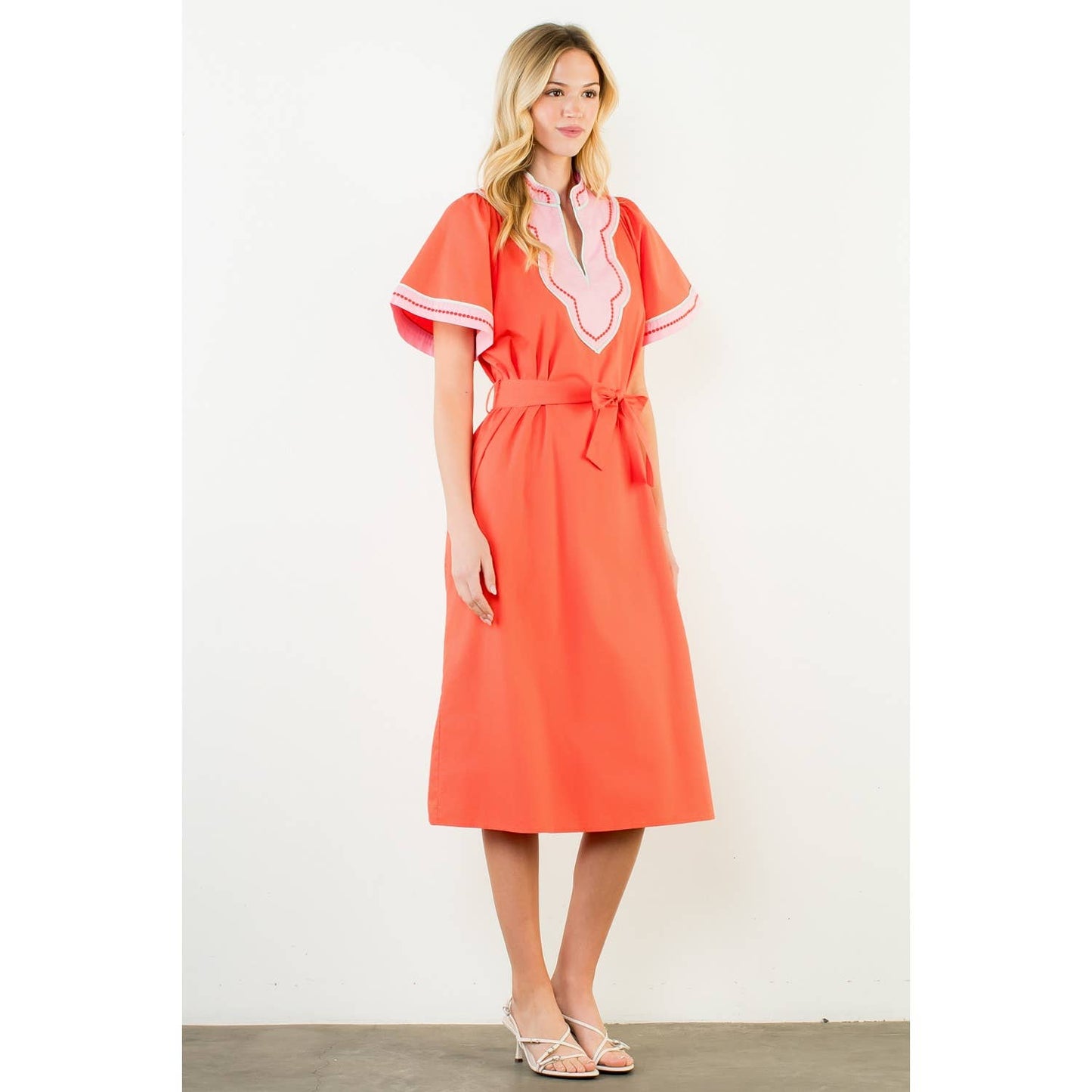 Short Sleeve Trimmed V-Neck Belted Dress: RED / XS-S-M-L(1-2-2-1)
