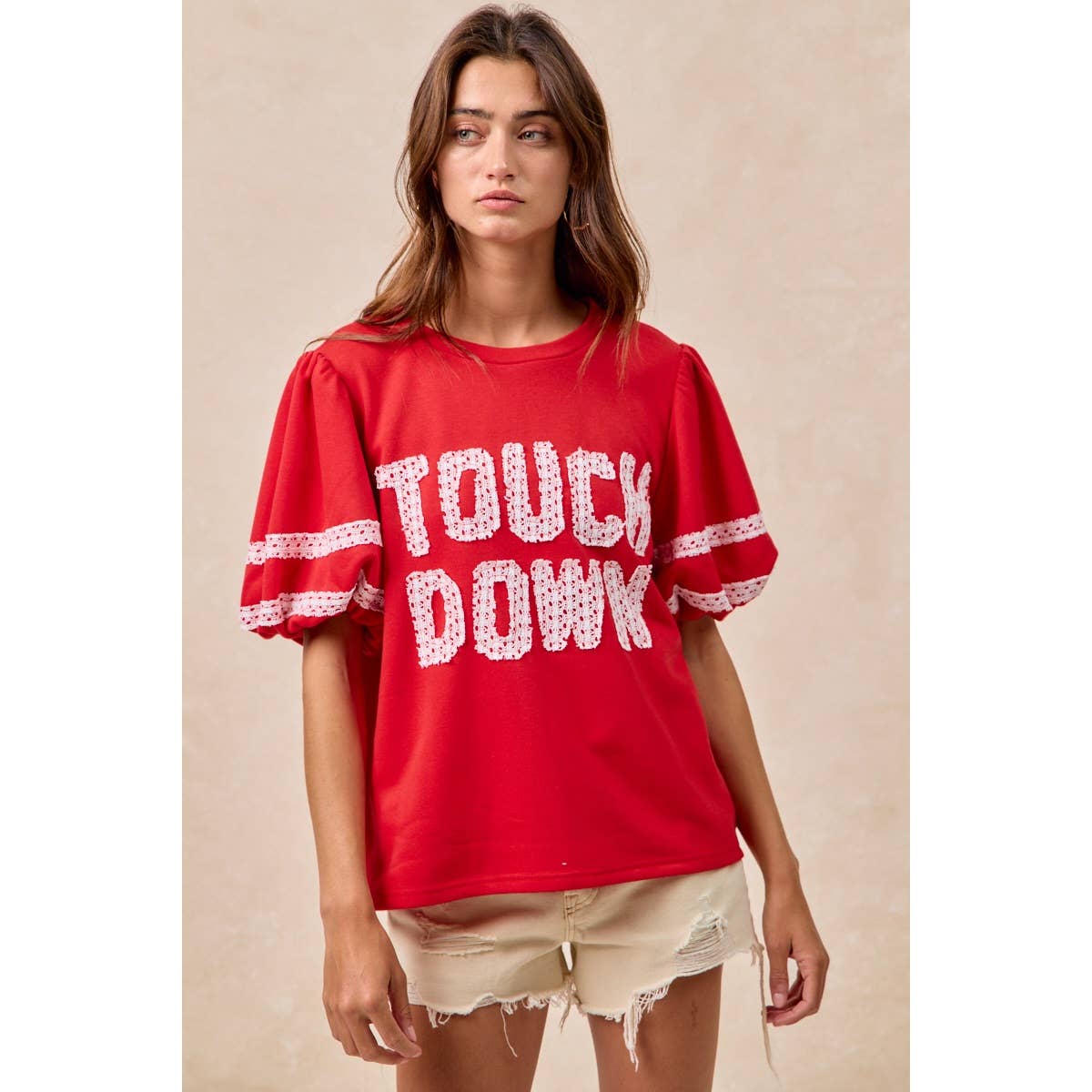 GAMEDAY THEME SLEEVE TOP WITH TOUCH DOWN PATCHWORK: RED / M