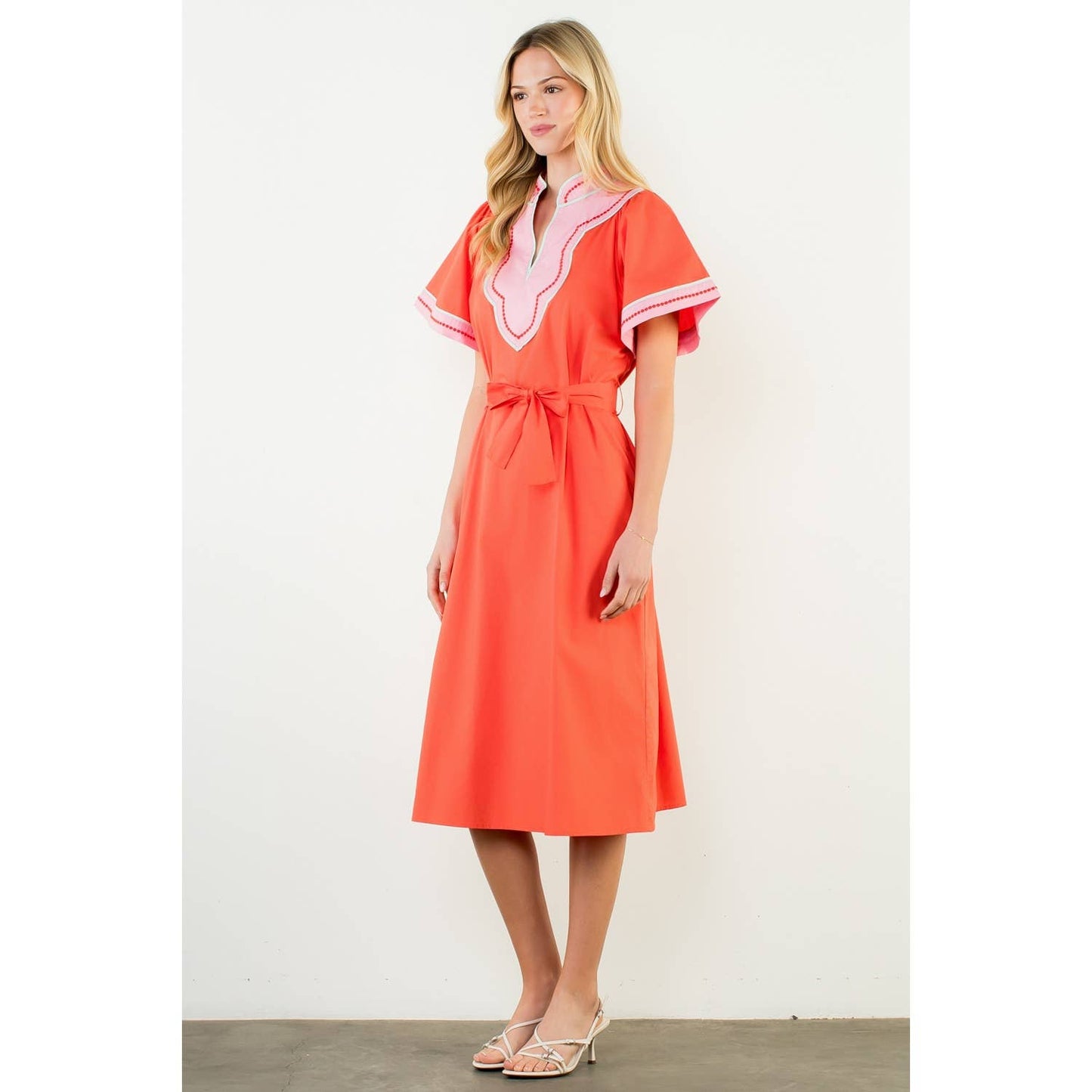 Short Sleeve Trimmed V-Neck Belted Dress: RED / XS-S-M-L(1-2-2-1)
