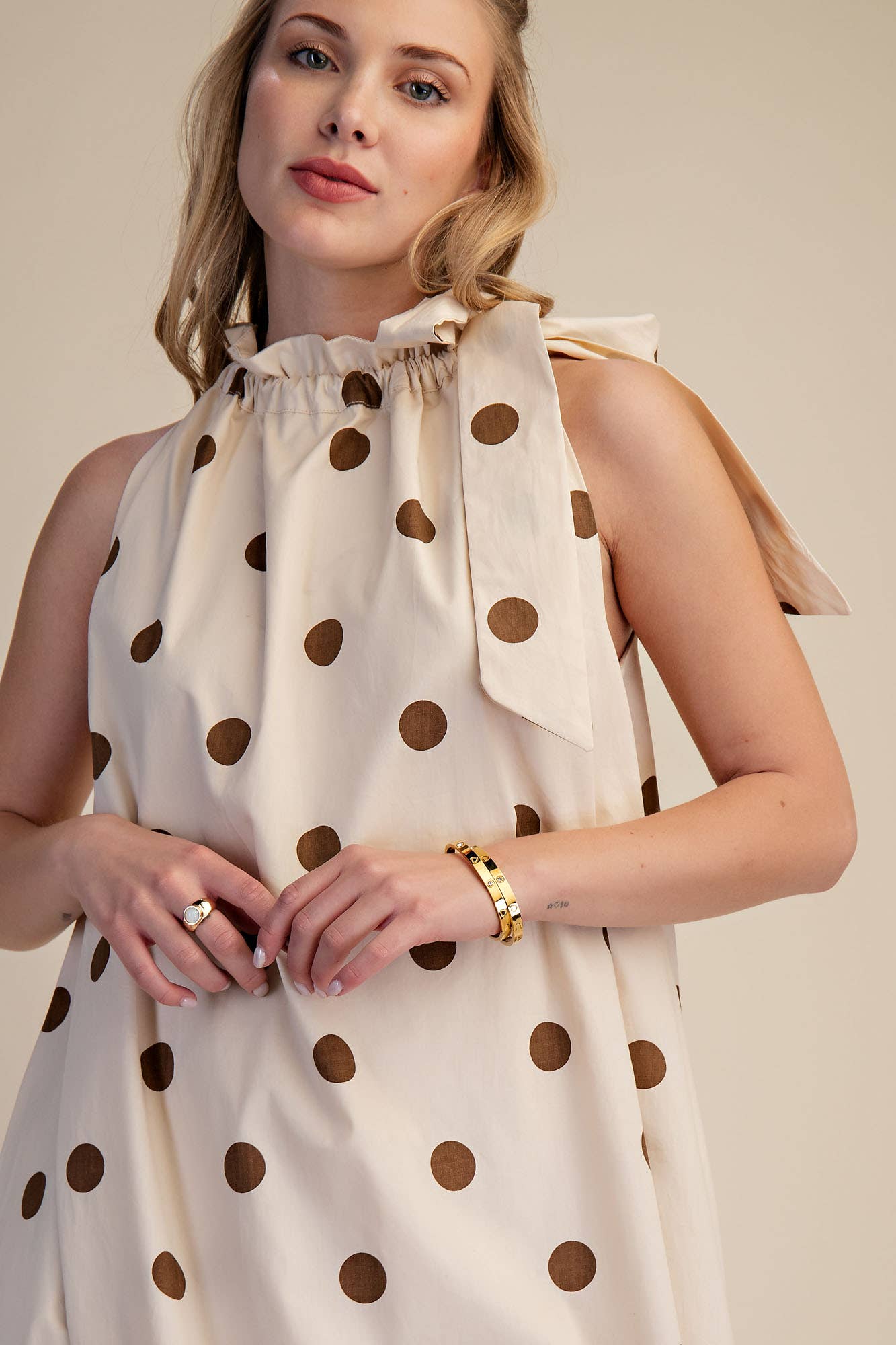 Ruffle Neck Tie Sleeveless Polka Dot Midi Dress: Blue / S