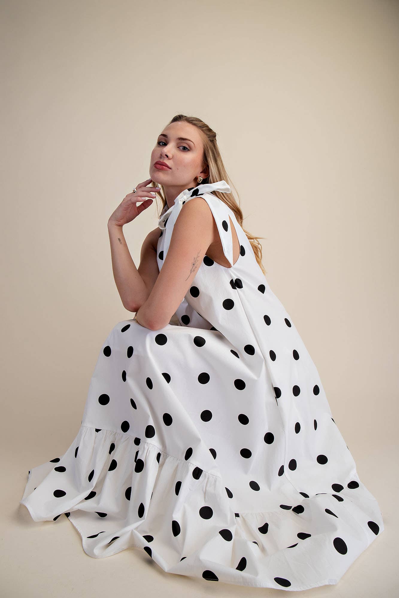 Ruffle Neck Tie Sleeveless Polka Dot Midi Dress: Blue / L
