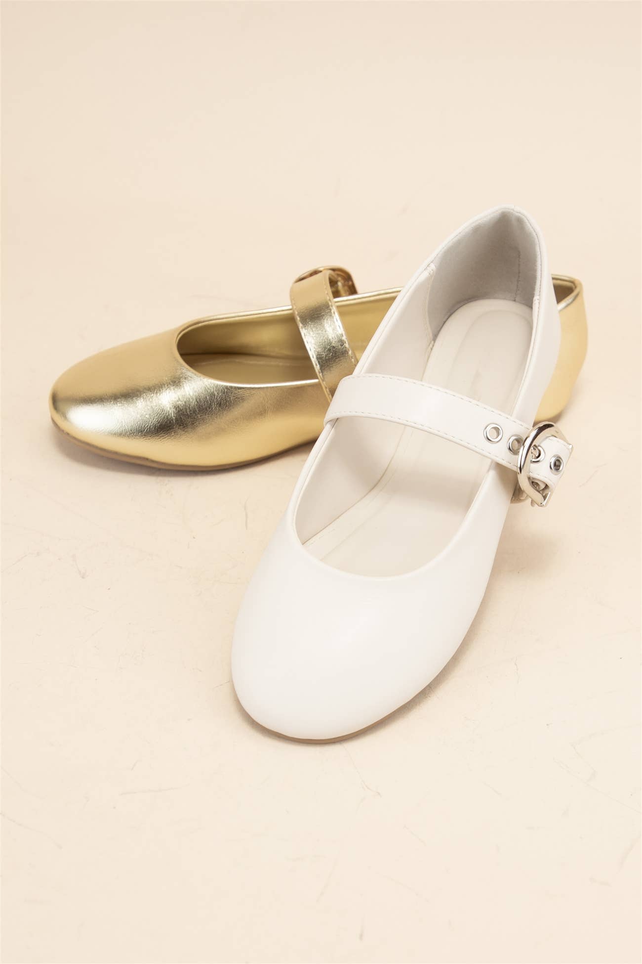 SEESAW ROUND TOE BUKKLED STRAP MARY JANE FLAT : GOLD / 9