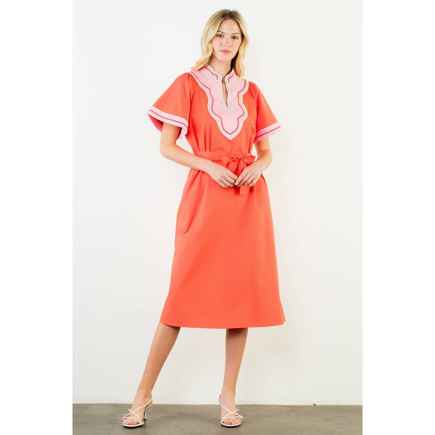 Short Sleeve Trimmed V-Neck Belted Dress: RED / XS-S-M-L(1-2-2-1)