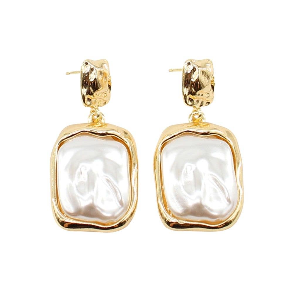 HAMMERED RECTANGLE PEARL DANGLE EARRING, ER 5897: GD