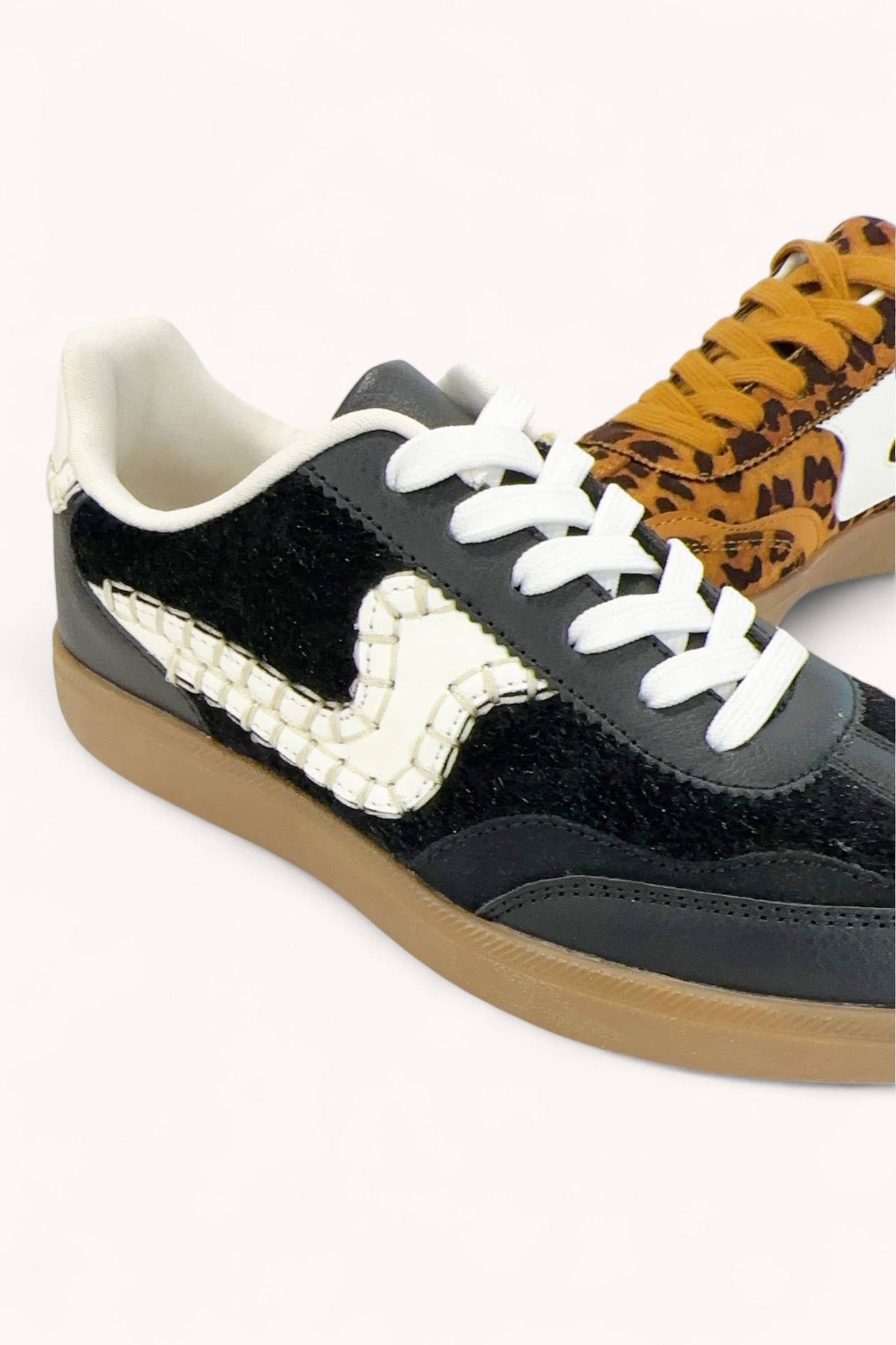 MODERN-13 STITCH DETAIL SWOOSH LACE-UP COURT SNEAKERS: LEOPARD / B18