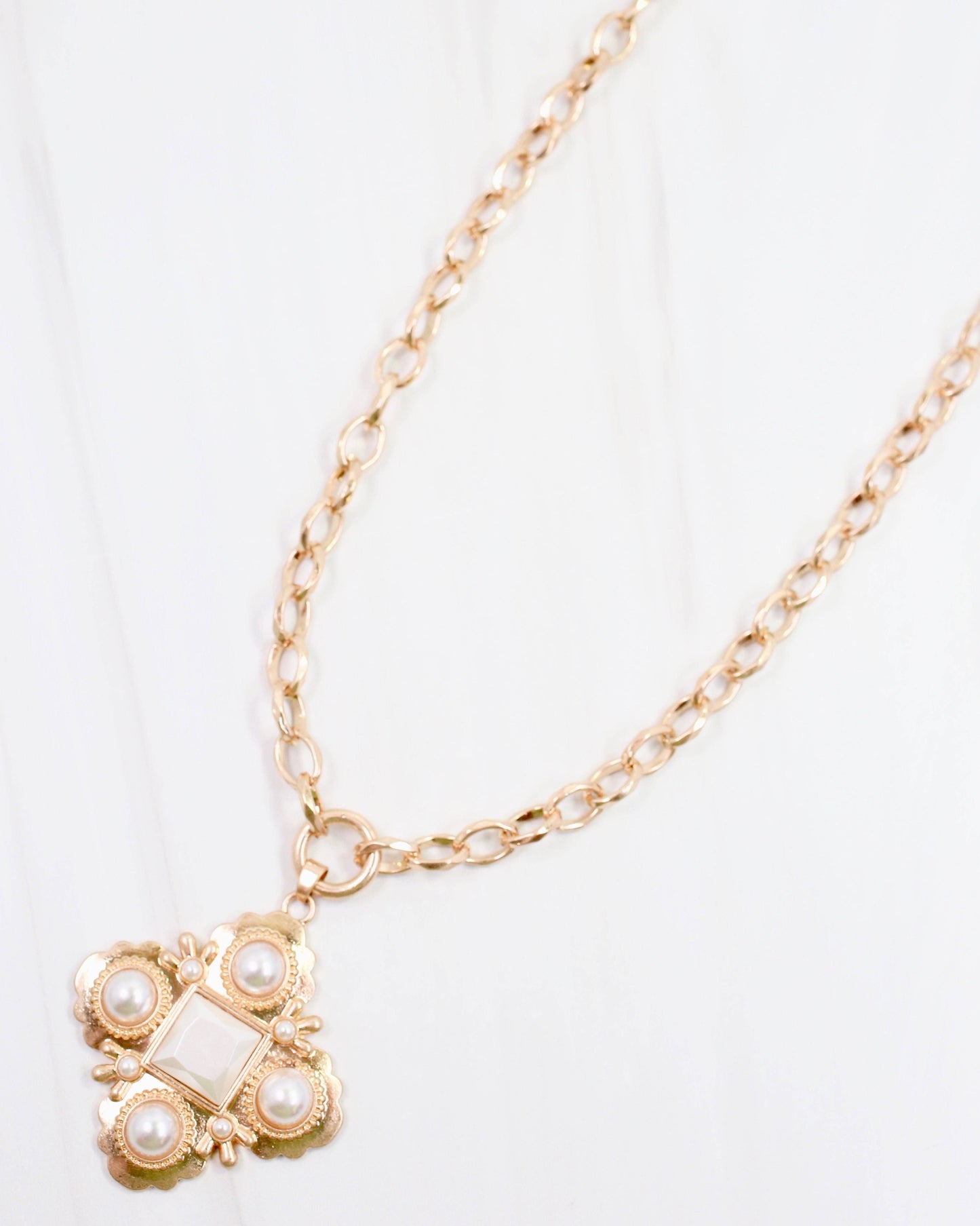 Bourke Pearl Clover Pendant Link Necklace Worn Gold: Default