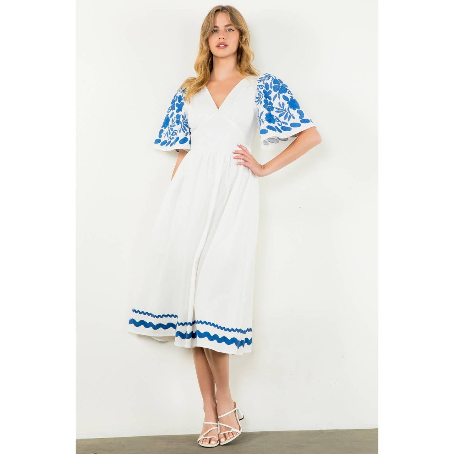 Embroidered Detail Midi Dress: WHITE / XS-S-M-L(1-2-2-1)