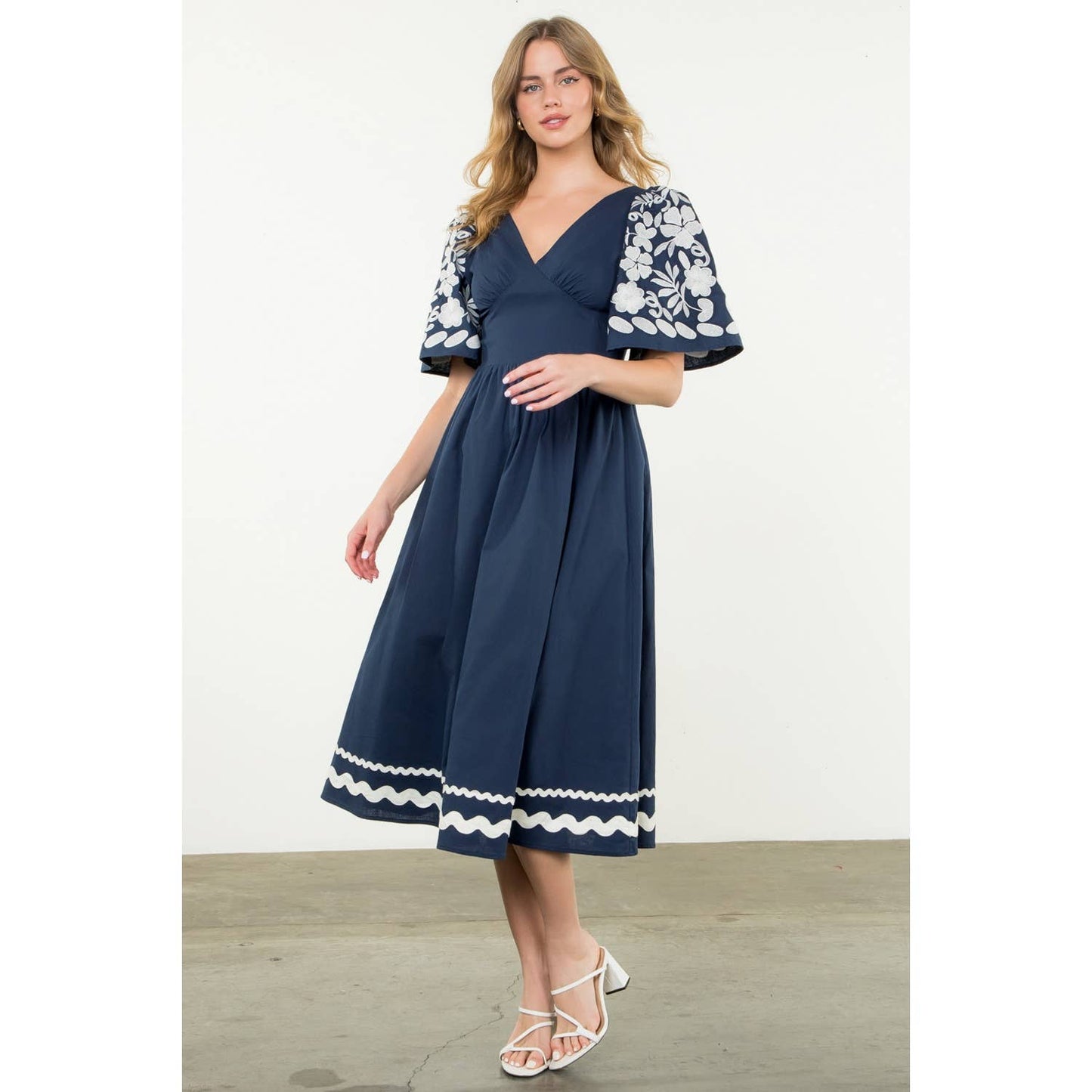 Embroidered Detail Midi Dress: WHITE / XS-S-M-L(1-2-2-1)