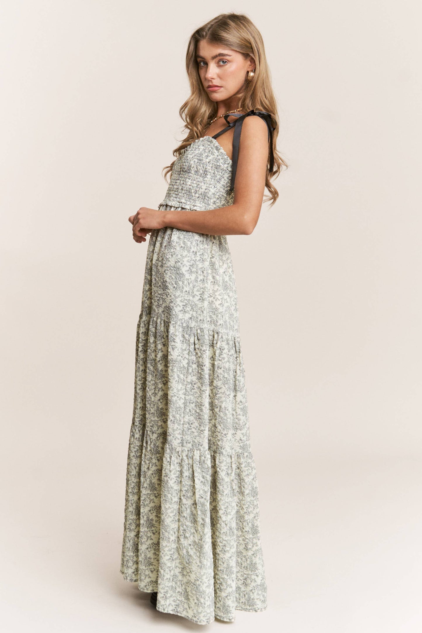 Empire Neck Line Floral Tiered Maxi Dress: Floral Blue / L