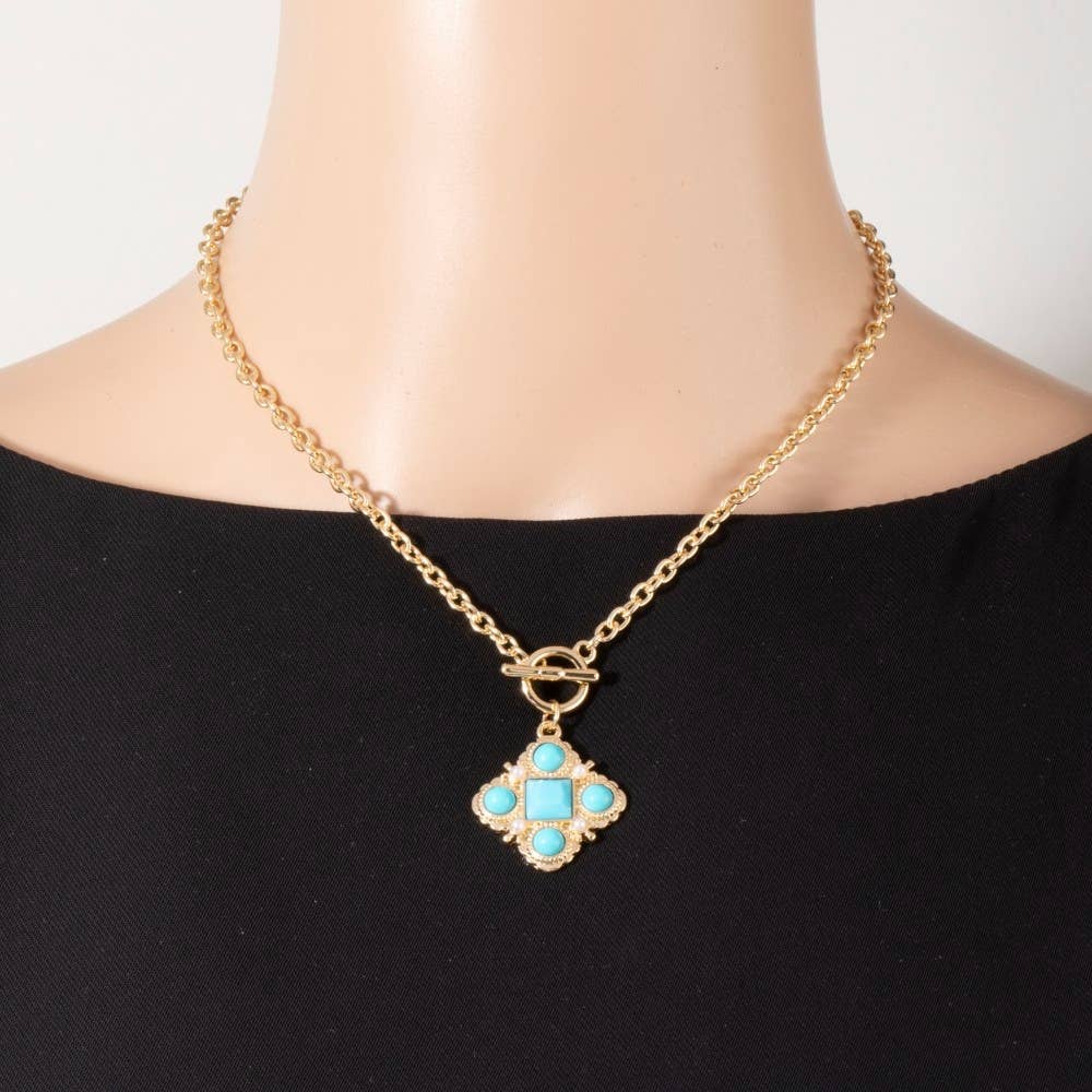 Studded Clover Pendant Toggle Chain Necklace: TQ