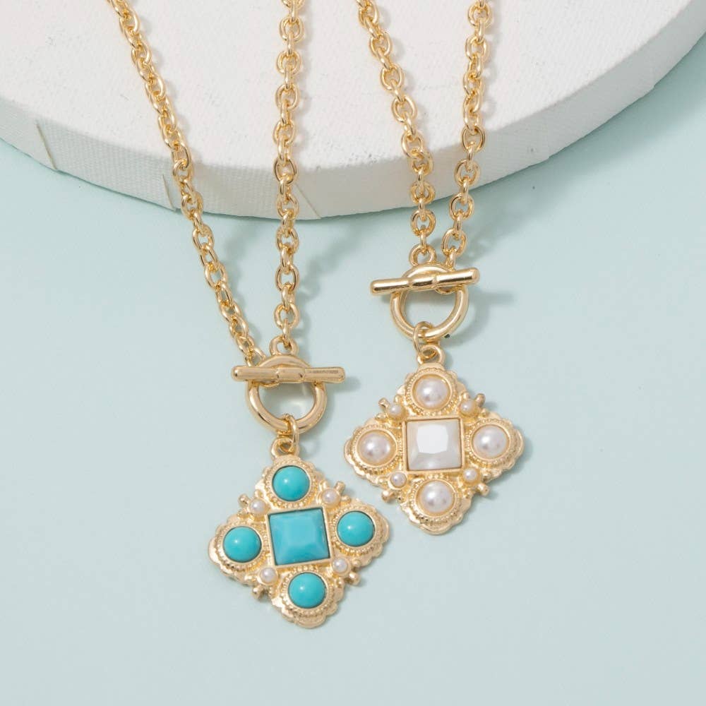 Studded Clover Pendant Toggle Chain Necklace: TQ
