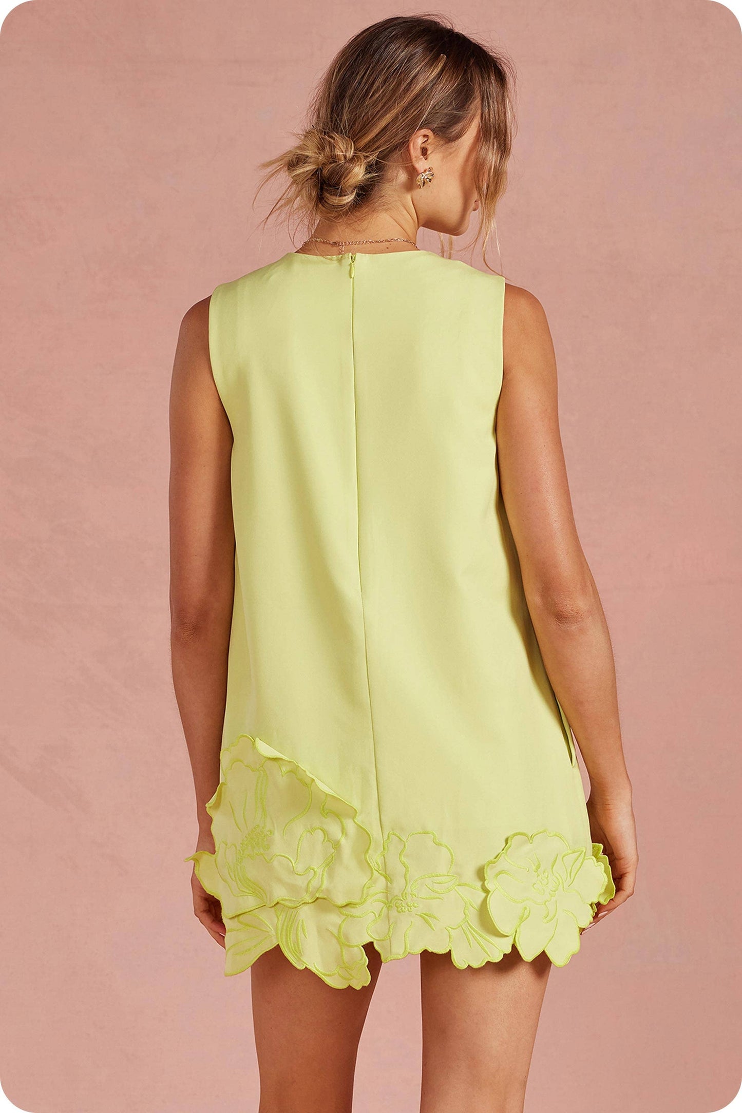 3D Floral Appliqué Sleeveless Shift Mini Dress: Chartreuse / L