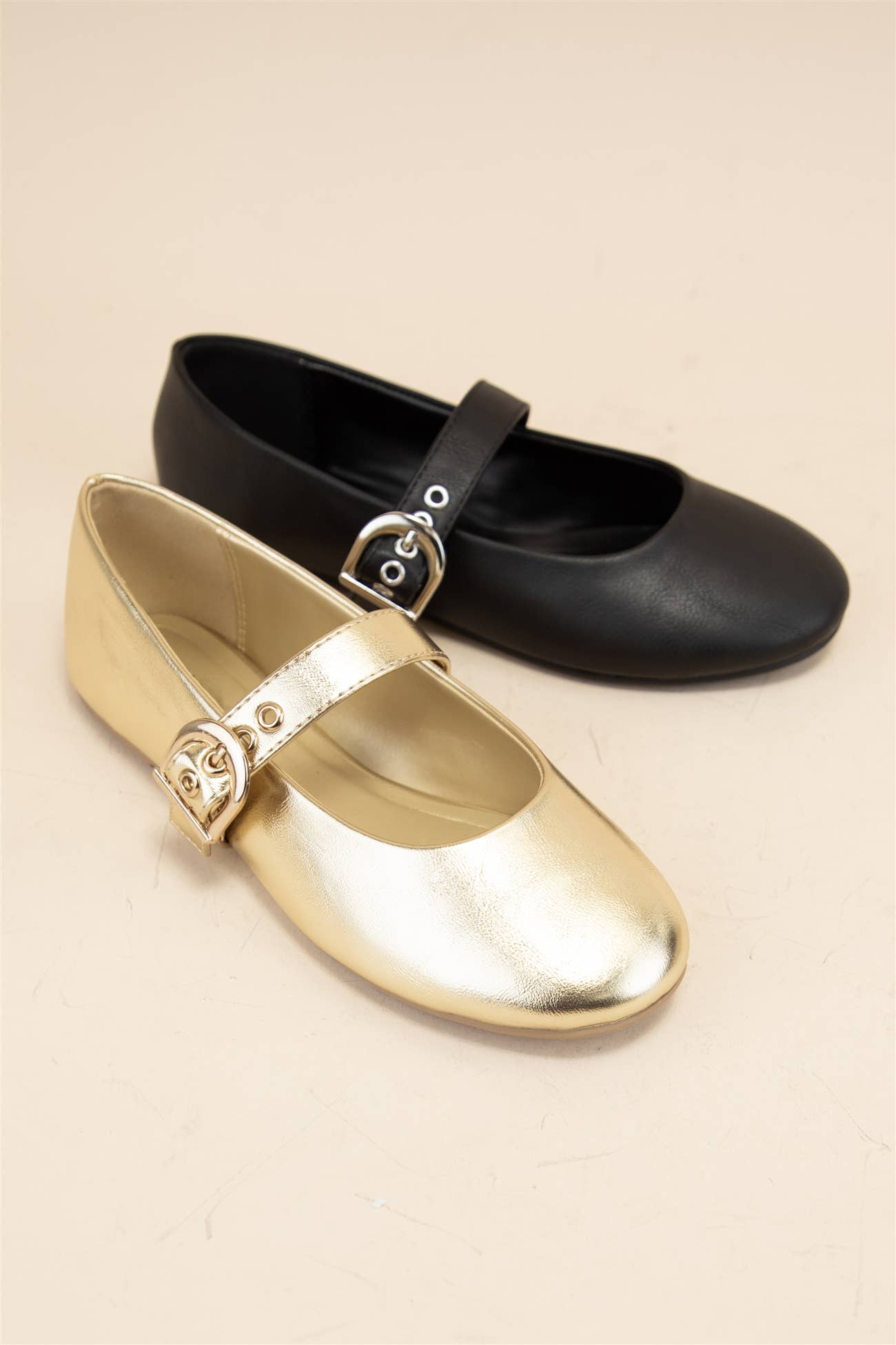 SEESAW ROUND TOE BUKKLED STRAP MARY JANE FLAT : GOLD / 6.5