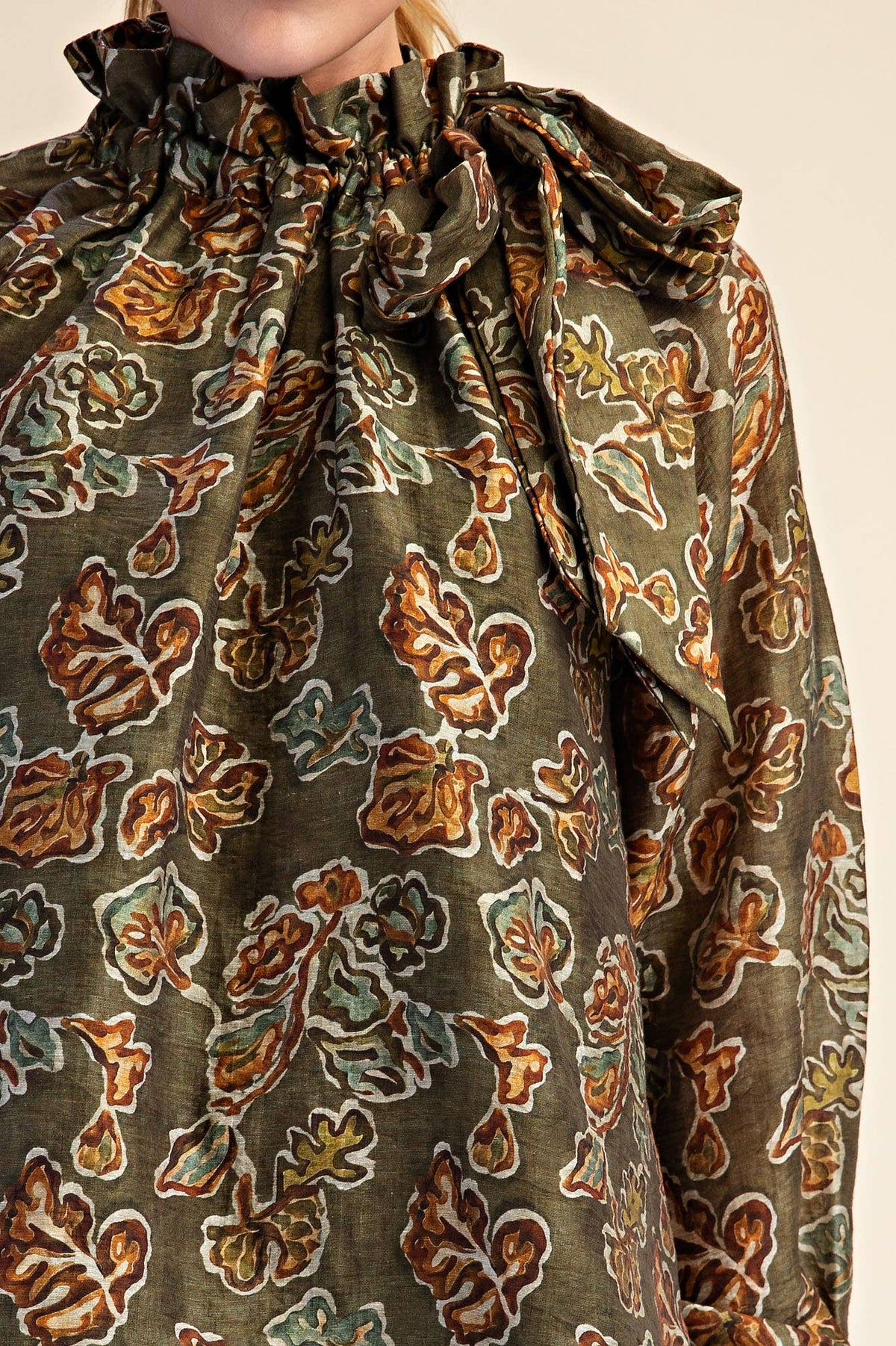 Ruffle Tie Neck Long Sleeve Print Blouse: Olive / S