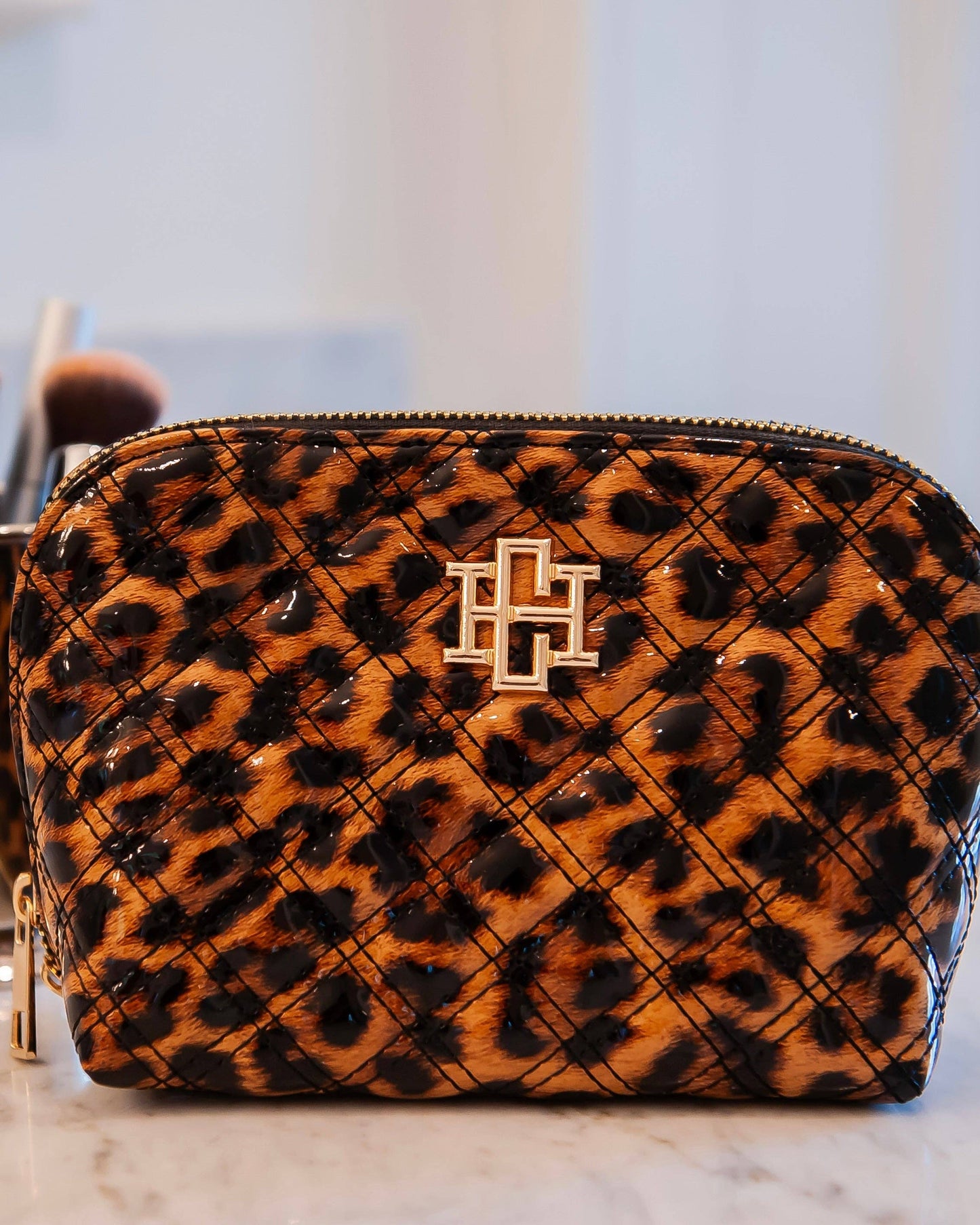 Capri Large Pouch Spotted Patent: Default