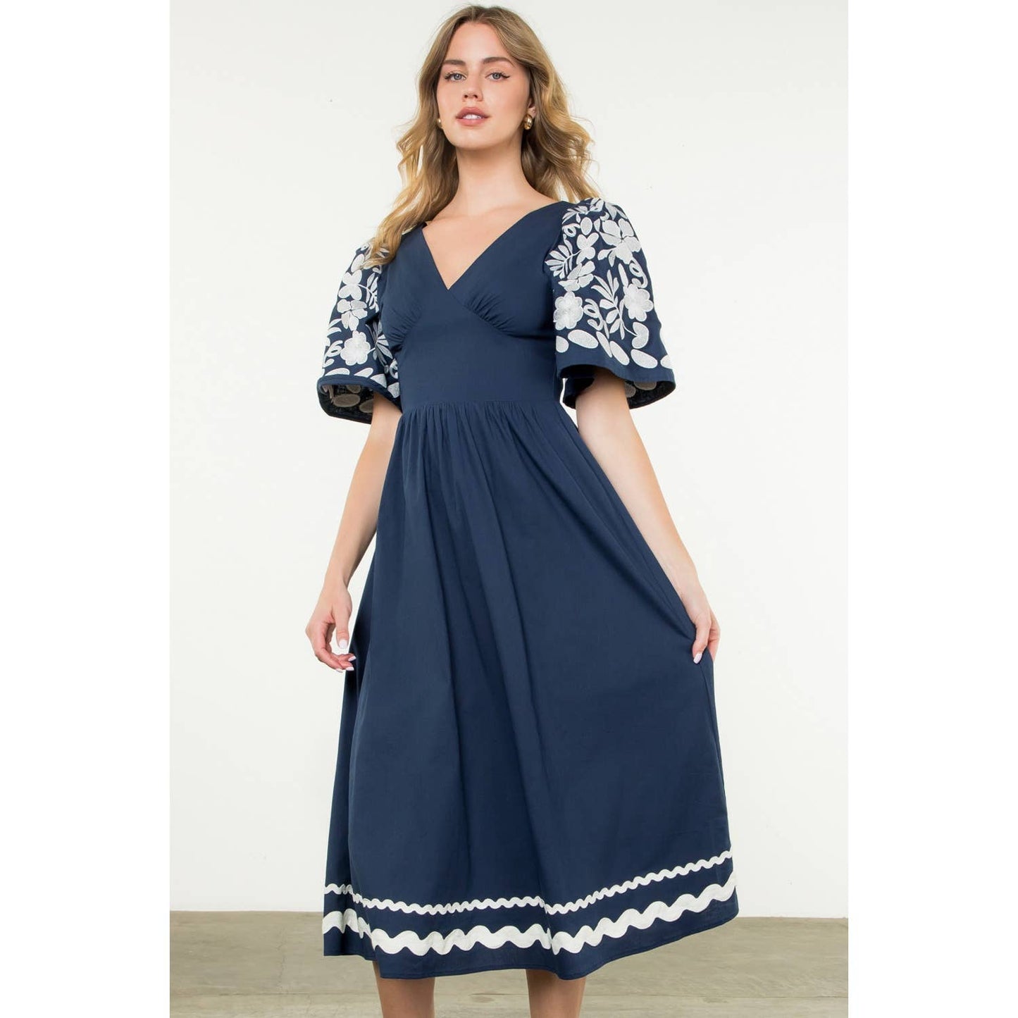 Embroidered Detail Midi Dress: WHITE / XS-S-M-L(1-2-2-1)