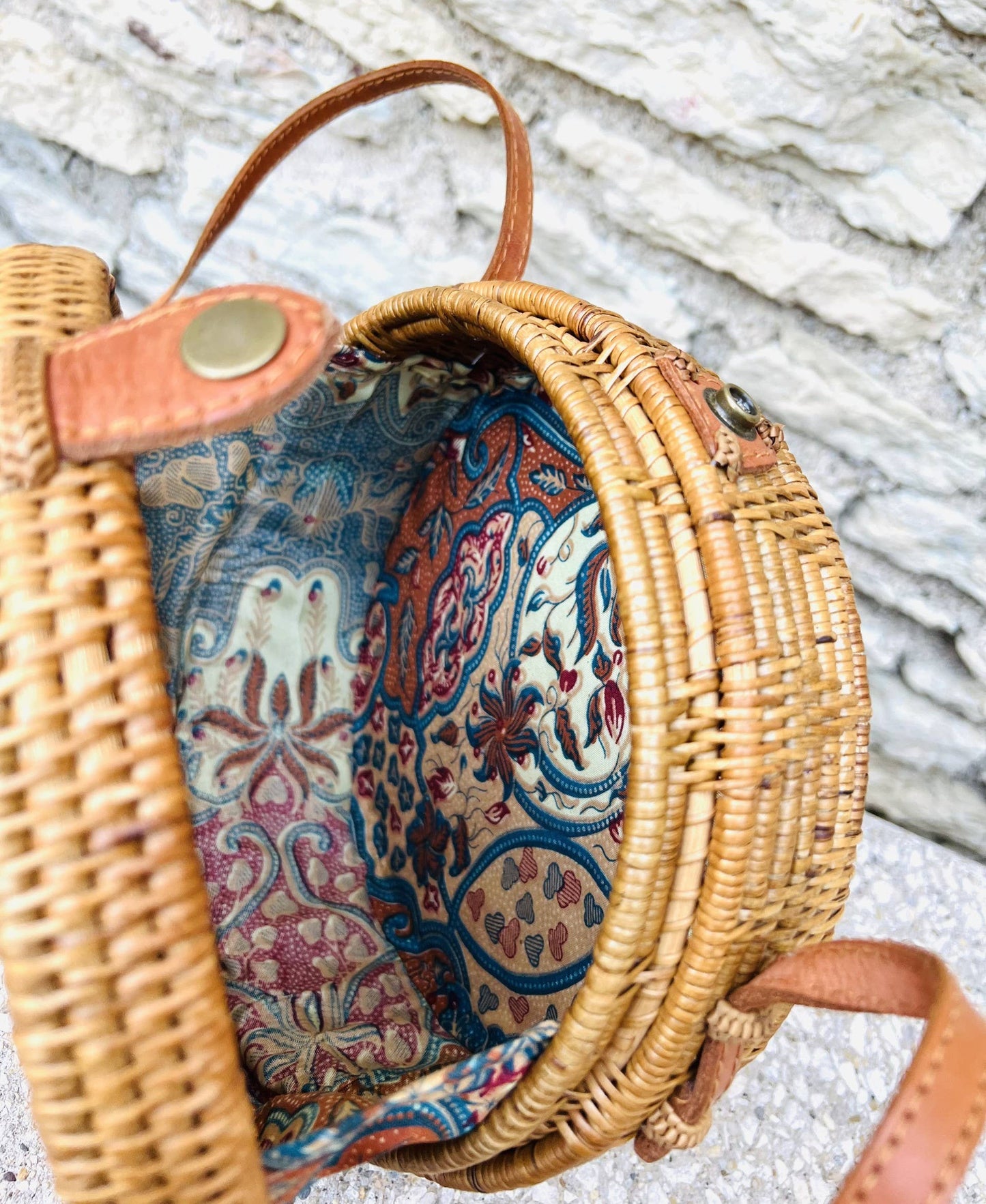 Ata Vine Round Crossbody Bag - Medium