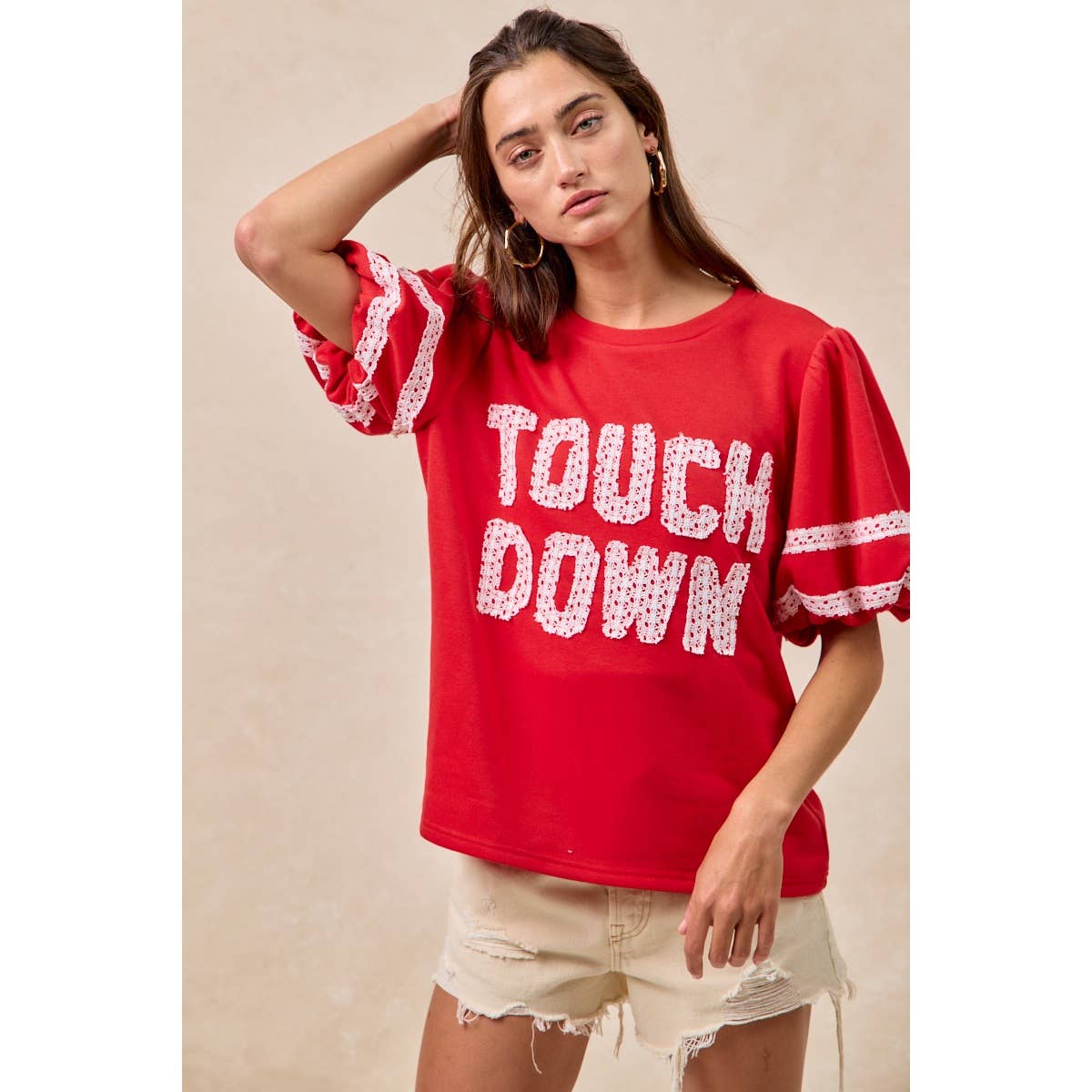 GAMEDAY THEME SLEEVE TOP WITH TOUCH DOWN PATCHWORK: RED / S