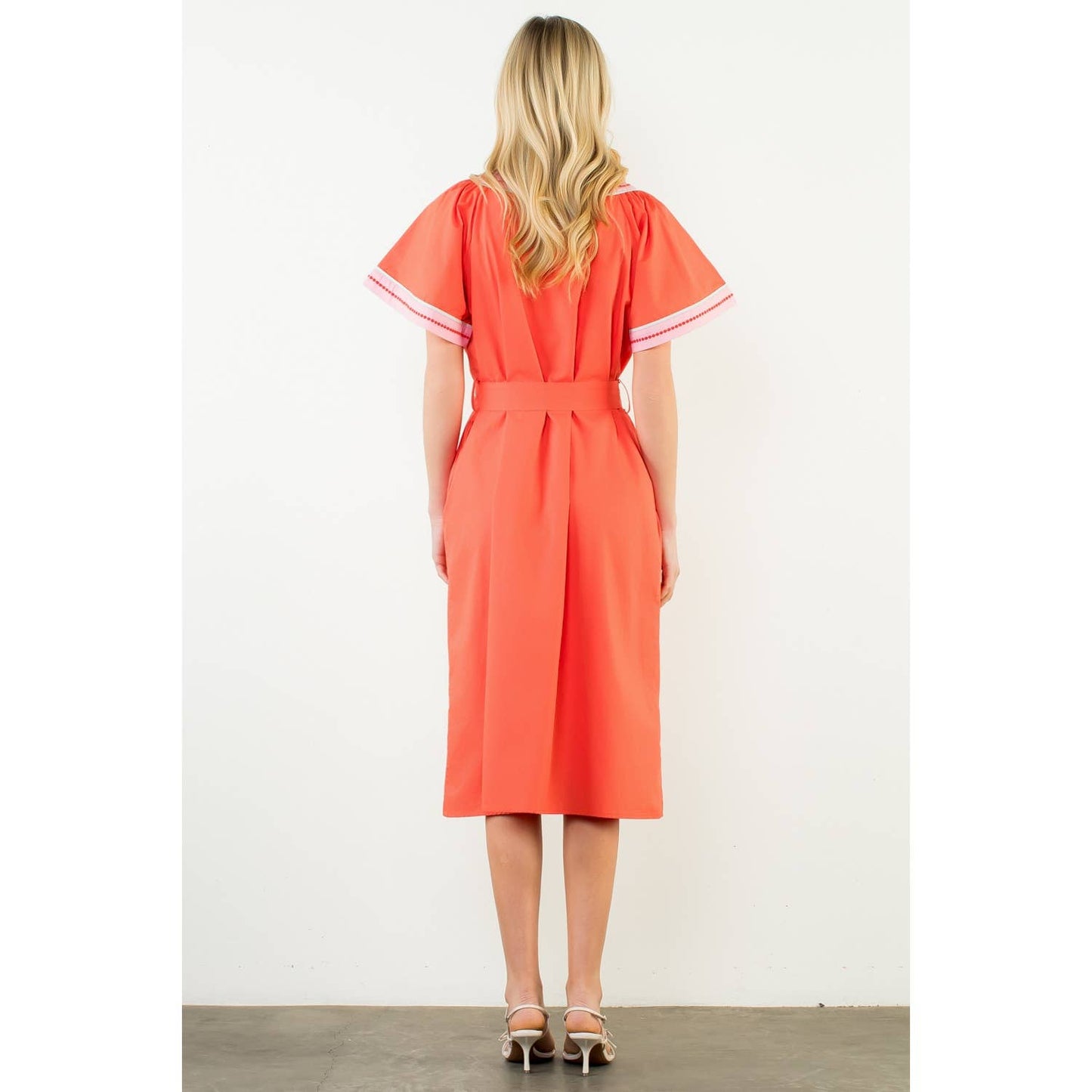 Short Sleeve Trimmed V-Neck Belted Dress: RED / XS-S-M-L(1-2-2-1)