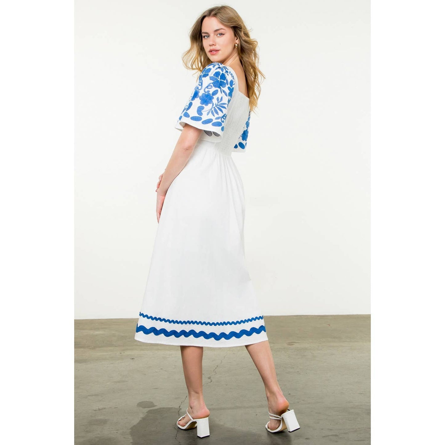Embroidered Detail Midi Dress: WHITE / XS-S-M-L(1-2-2-1)