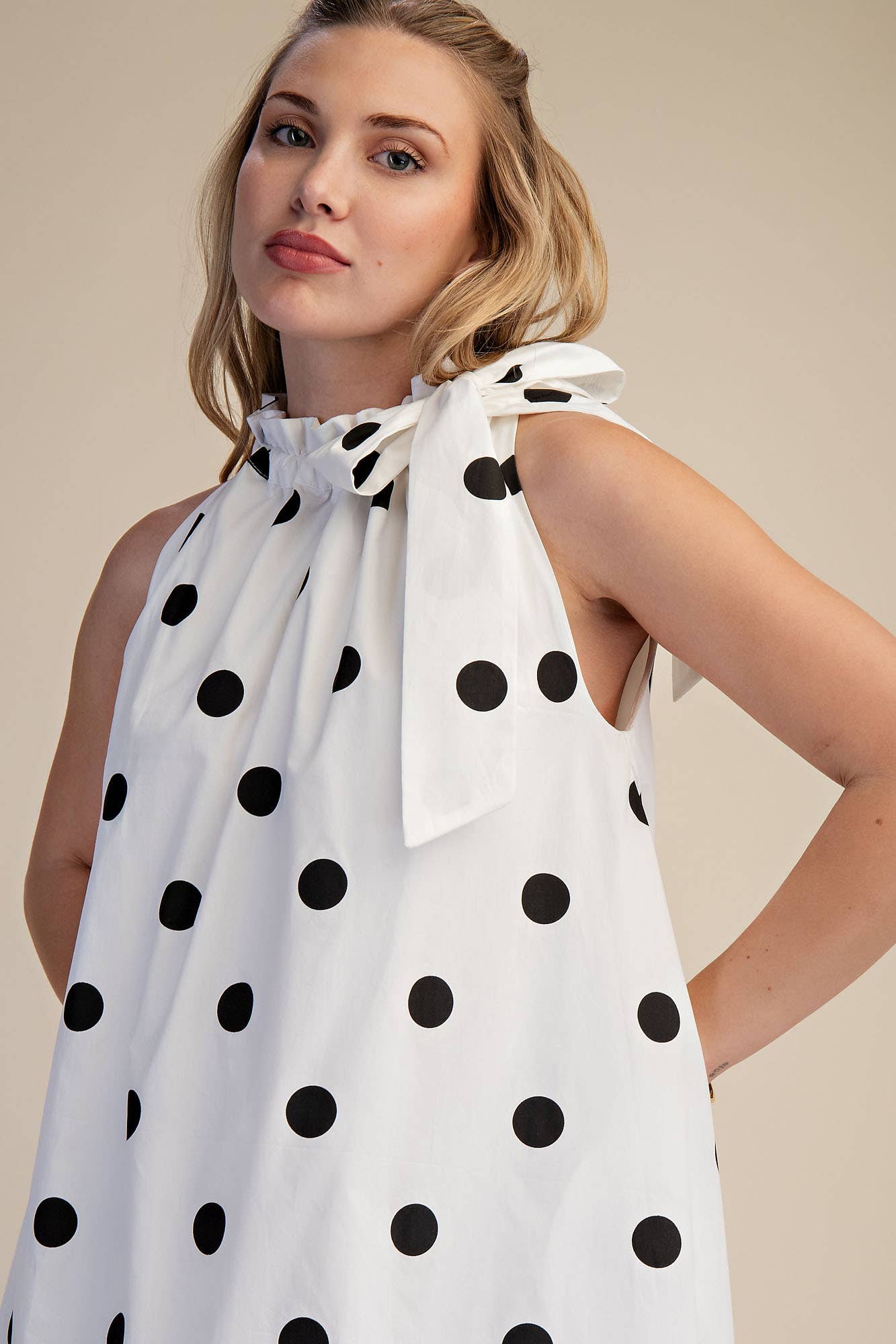 Ruffle Neck Tie Sleeveless Polka Dot Midi Dress: Blue / S