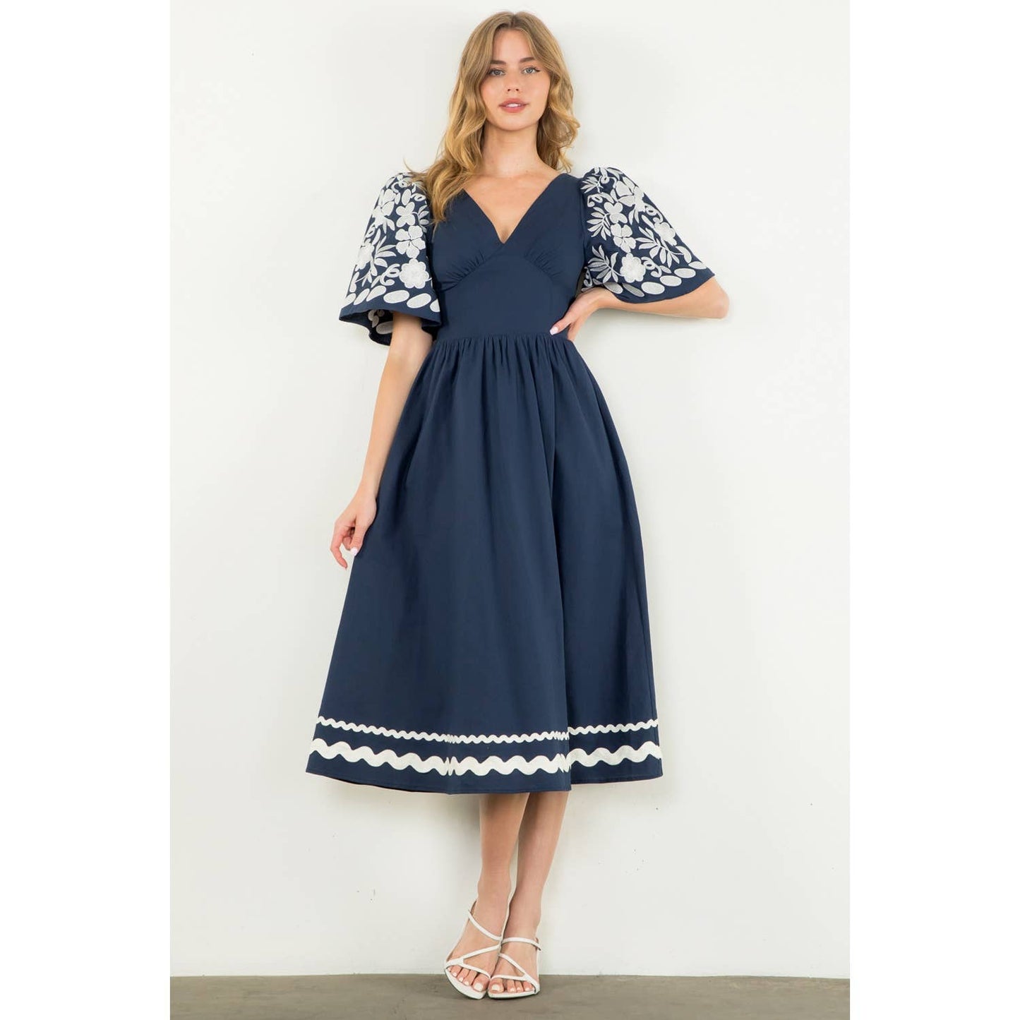 Embroidered Detail Midi Dress: WHITE / XS-S-M-L(1-2-2-1)