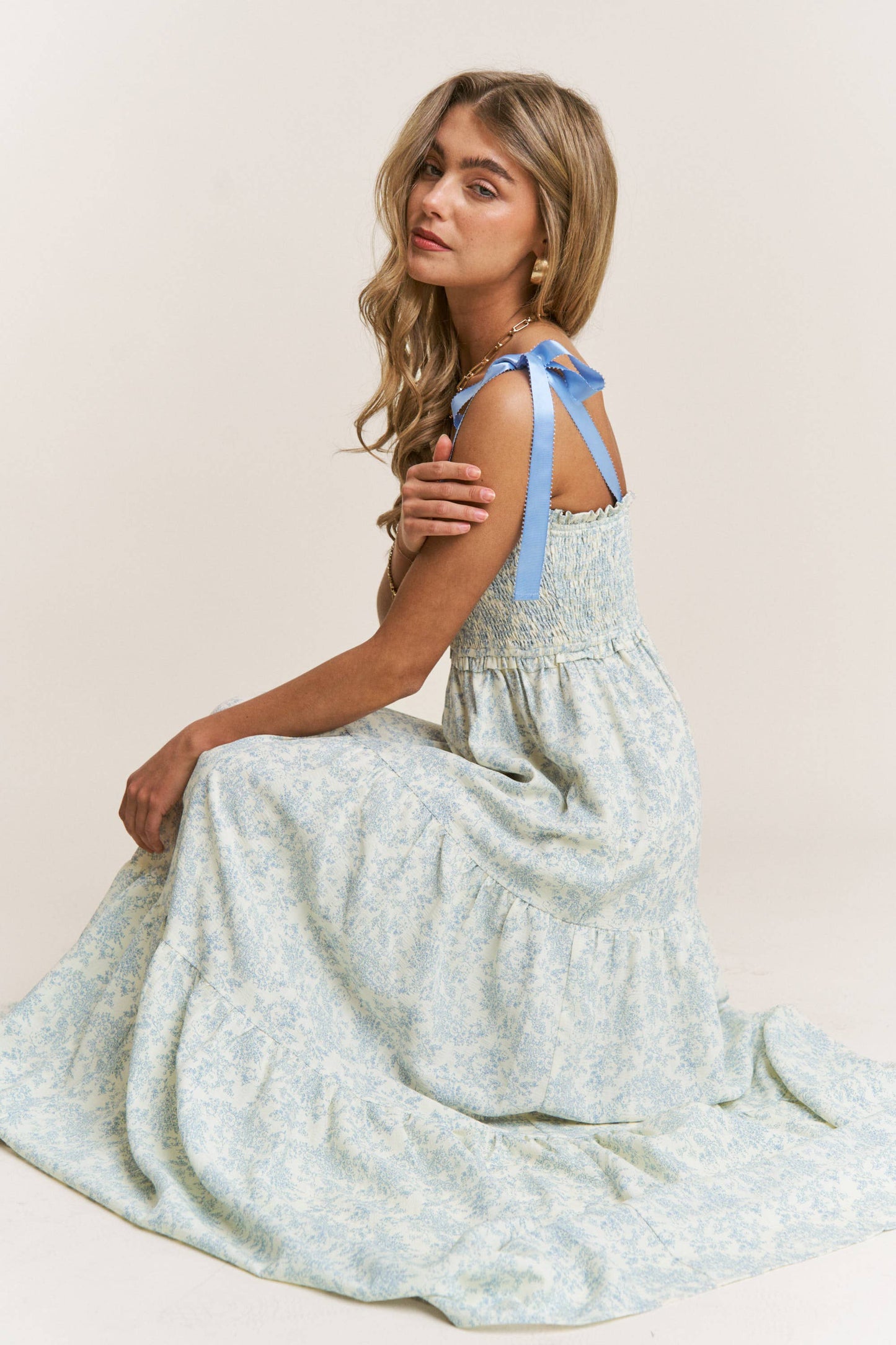 Empire Neck Line Floral Tiered Maxi Dress: Floral Blue / M