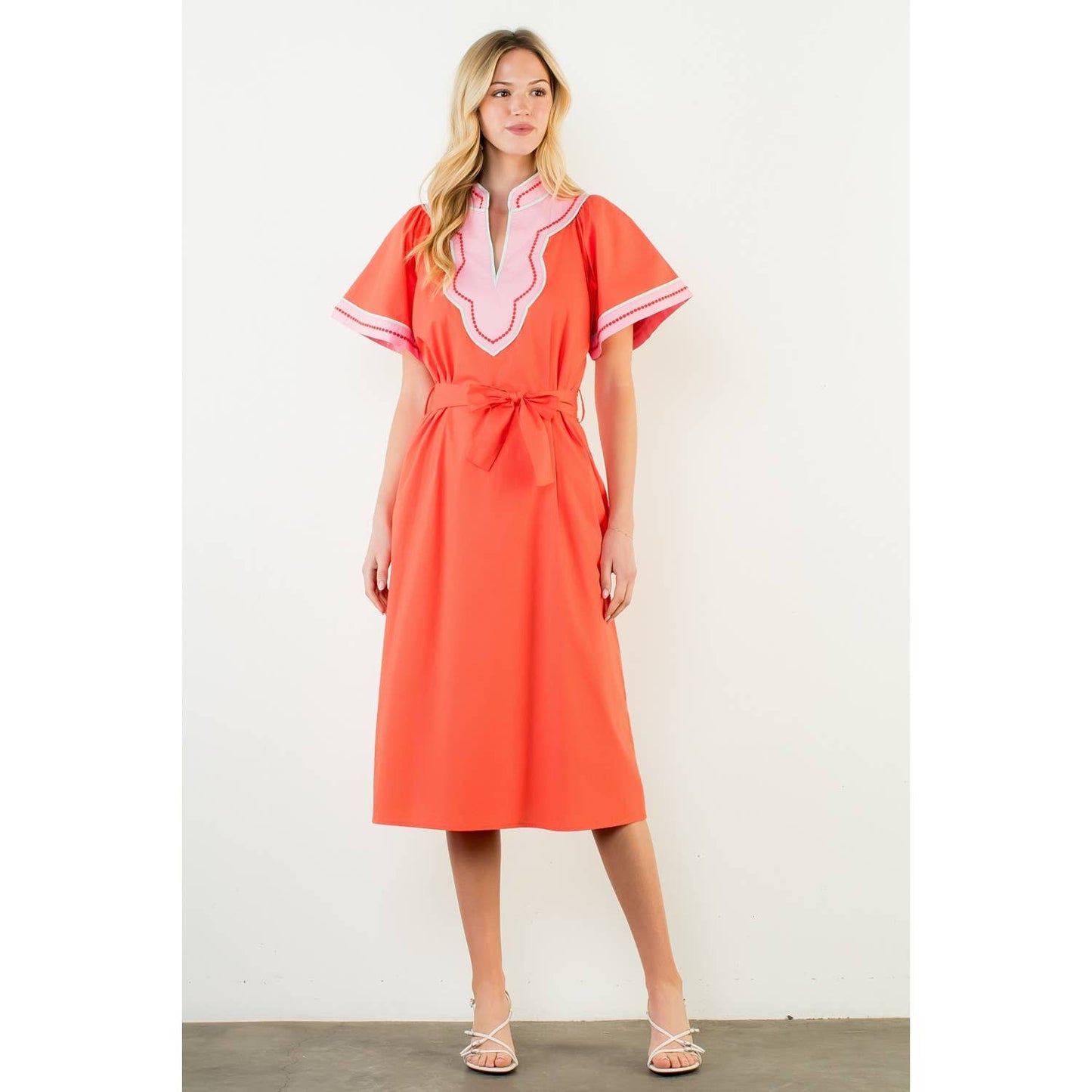 Short Sleeve Trimmed V-Neck Belted Dress: RED / XS-S-M-L(1-2-2-1)